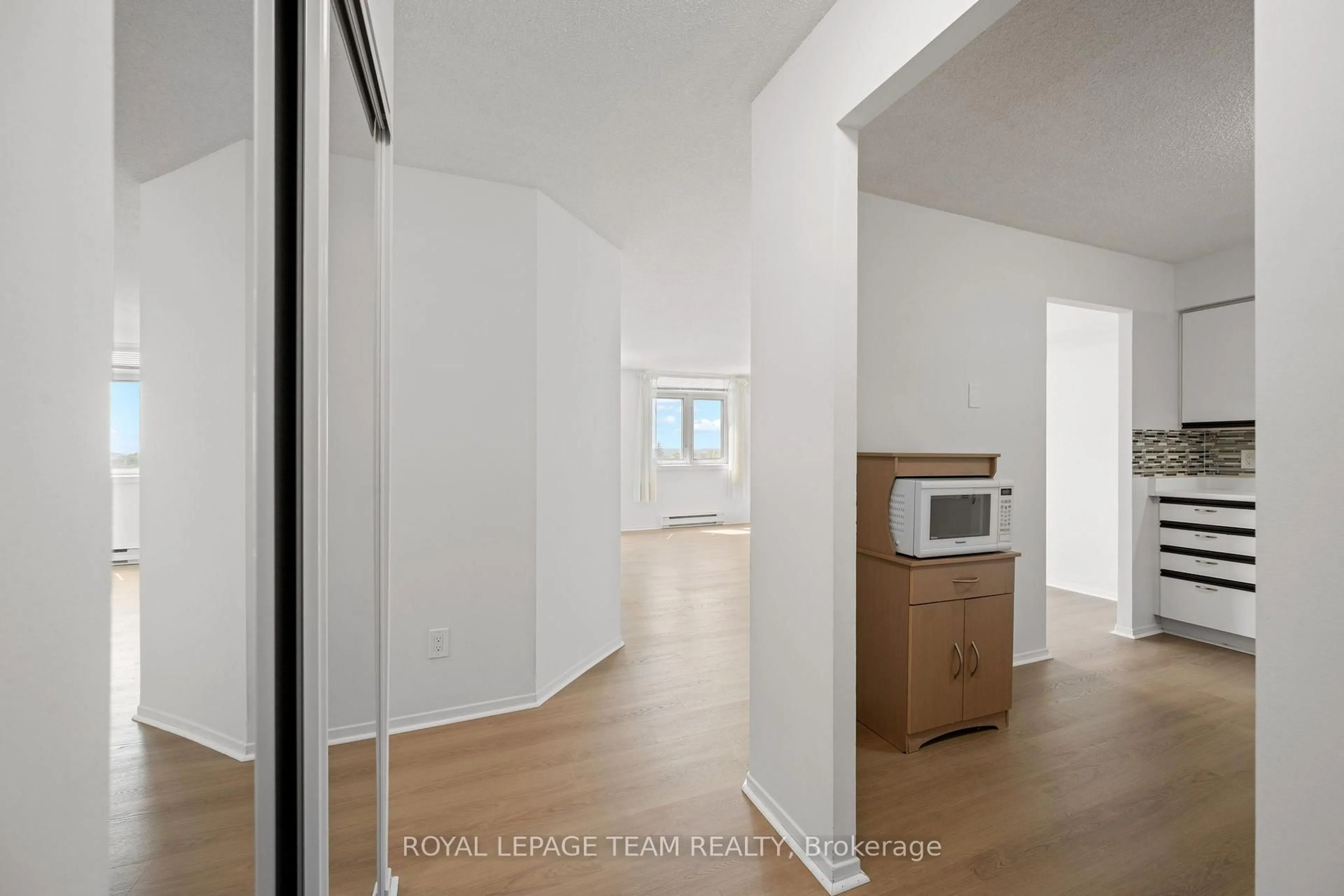 Indoor entryway for 1025 Grenon Ave #719, Ottawa Ontario K2B 8S5