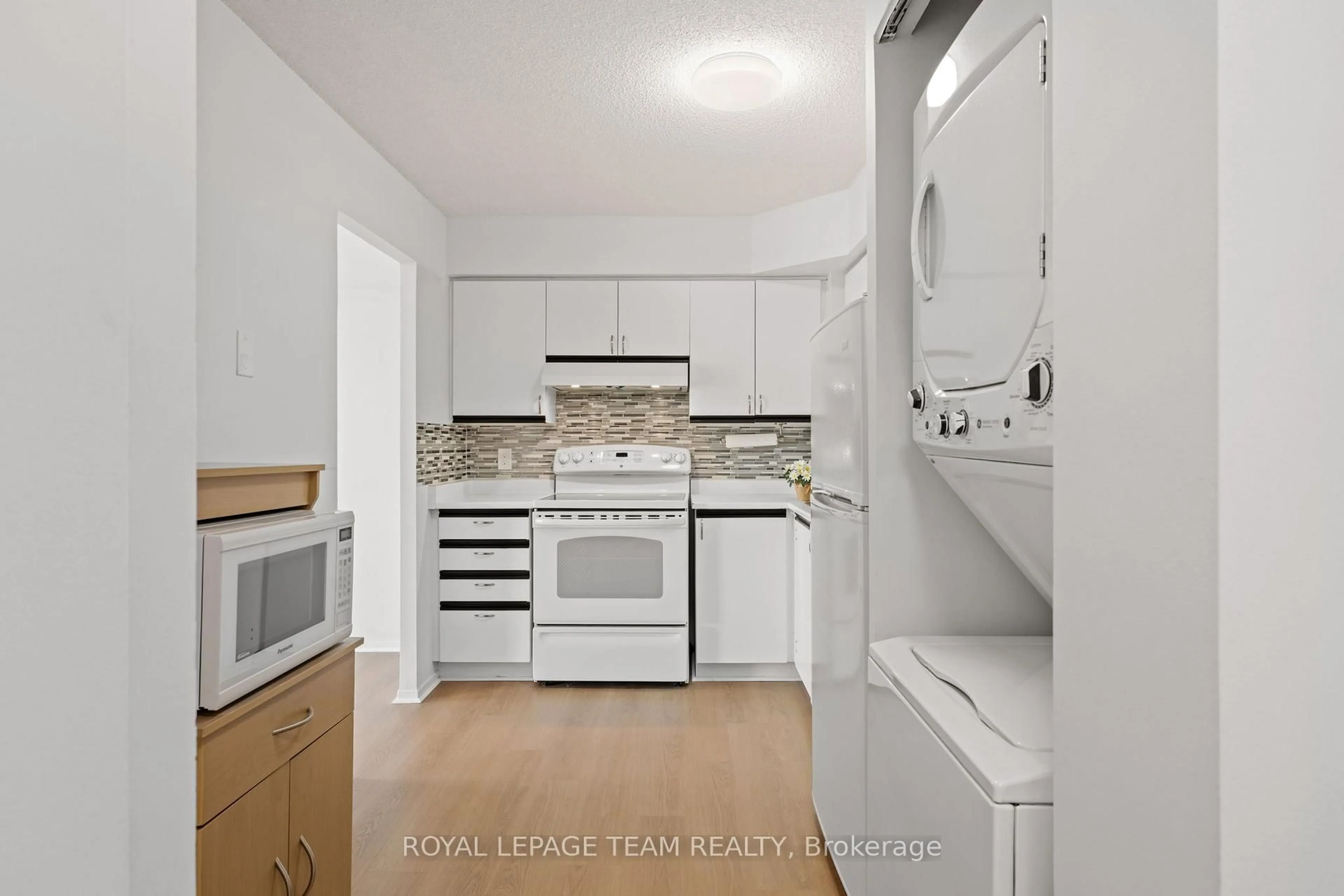 Standard kitchen, ceramic/tile floor for 1025 Grenon Ave #719, Ottawa Ontario K2B 8S5