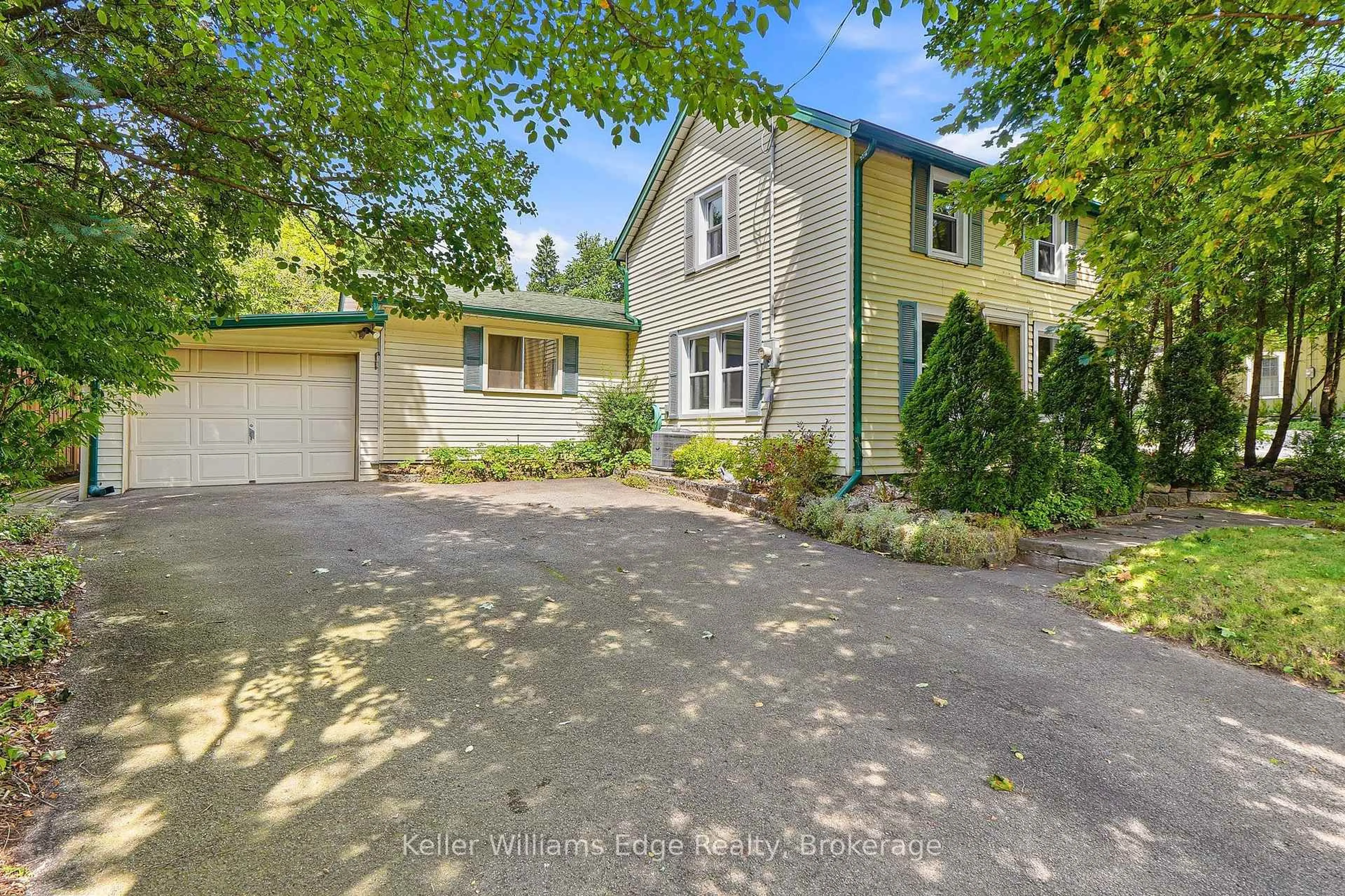 A pic from outside/outdoor area/front of a property/back of a property/a pic from drone, street for 361 Dundas St, Hamilton Ontario L0R 2H1