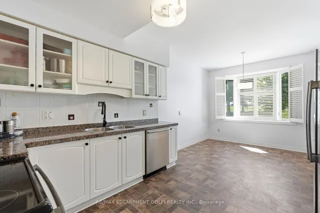 96 Greentrail Dr #43, Hamilton 5