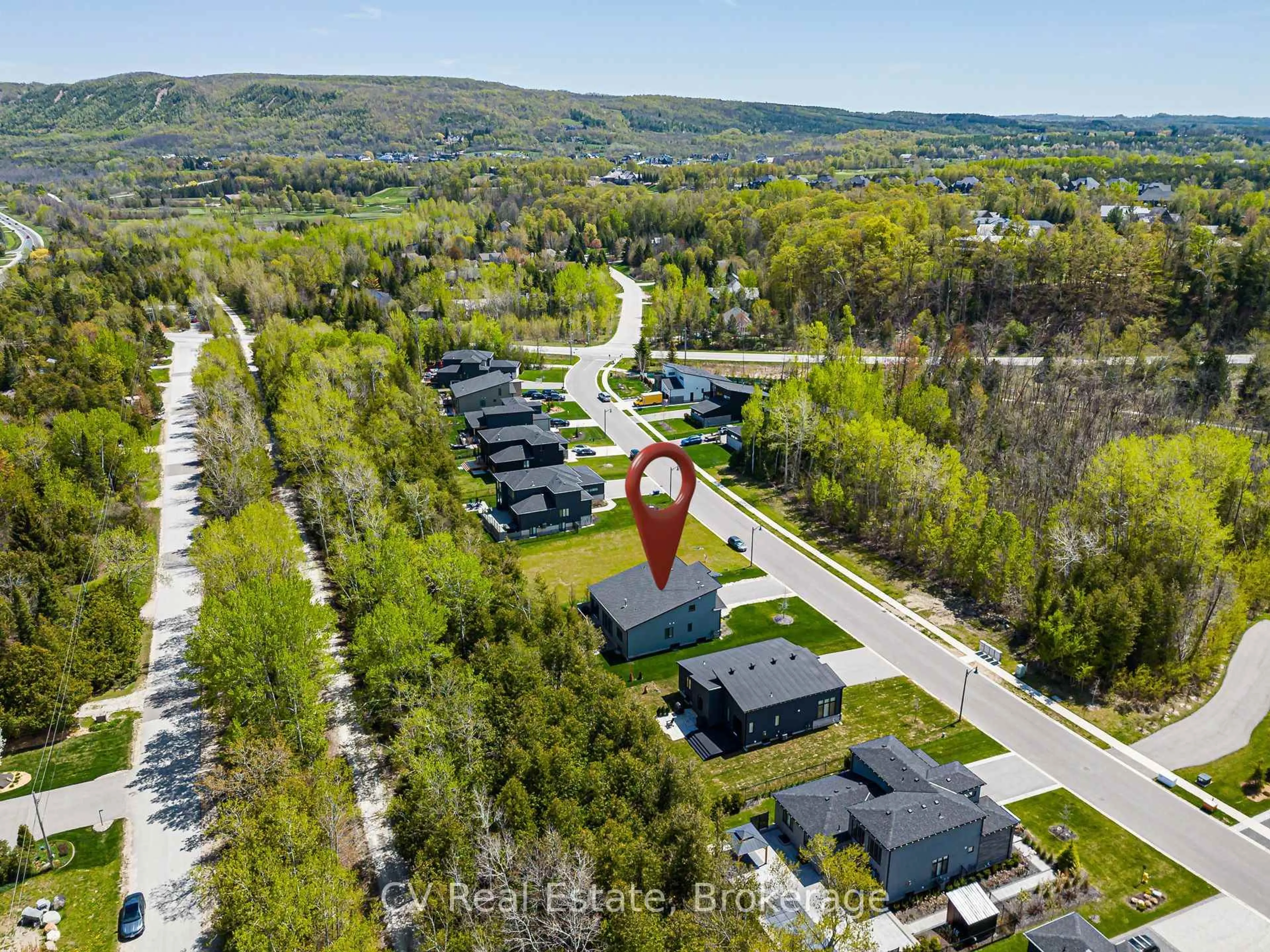 A pic from outside/outdoor area/front of a property/back of a property/a pic from drone, unknown for 113 Tekiah Rd, Blue Mountains Ontario N0H 1J0