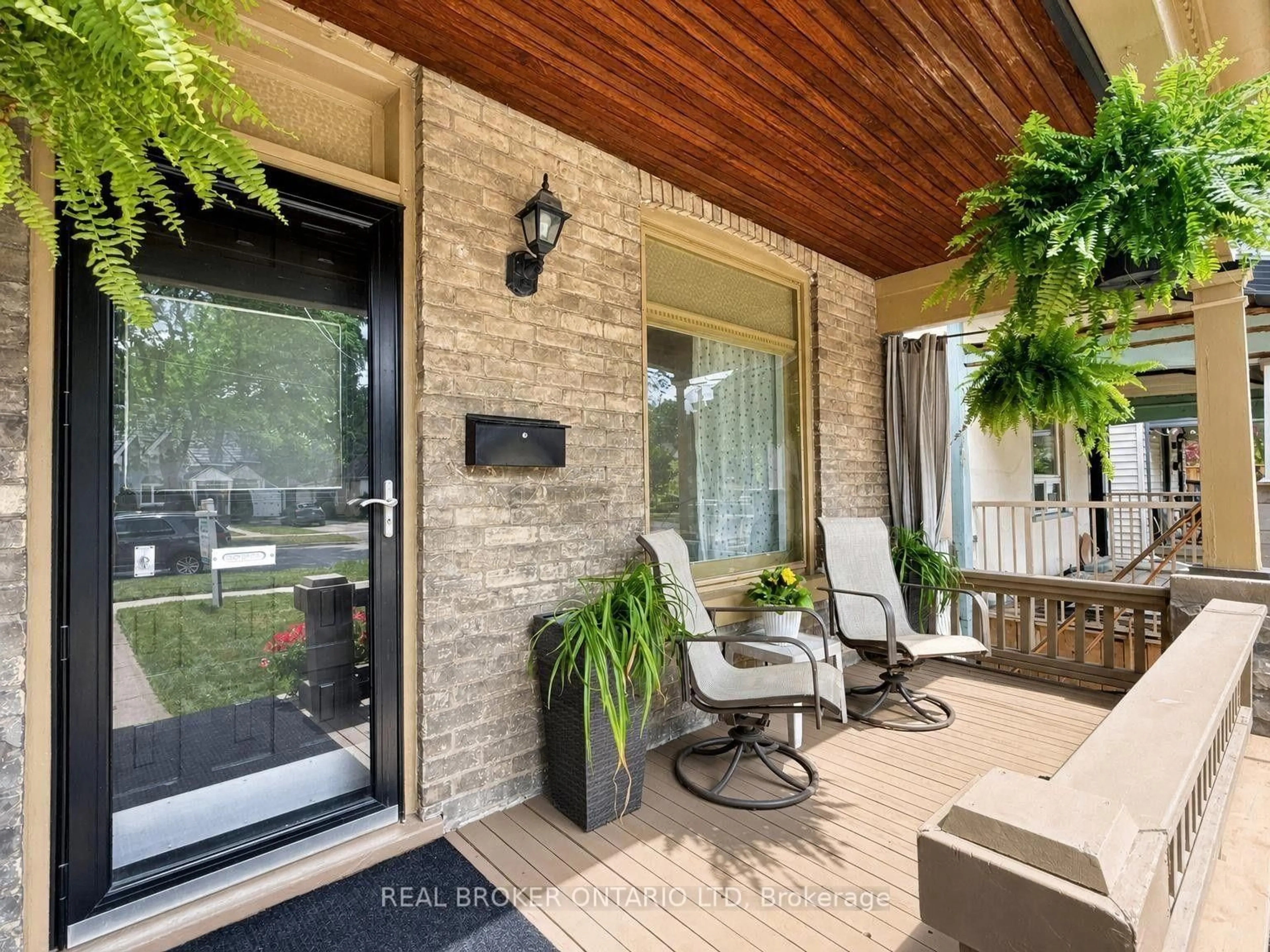 Unknown for 820 Maitland St, London East Ontario N5Y 2W5