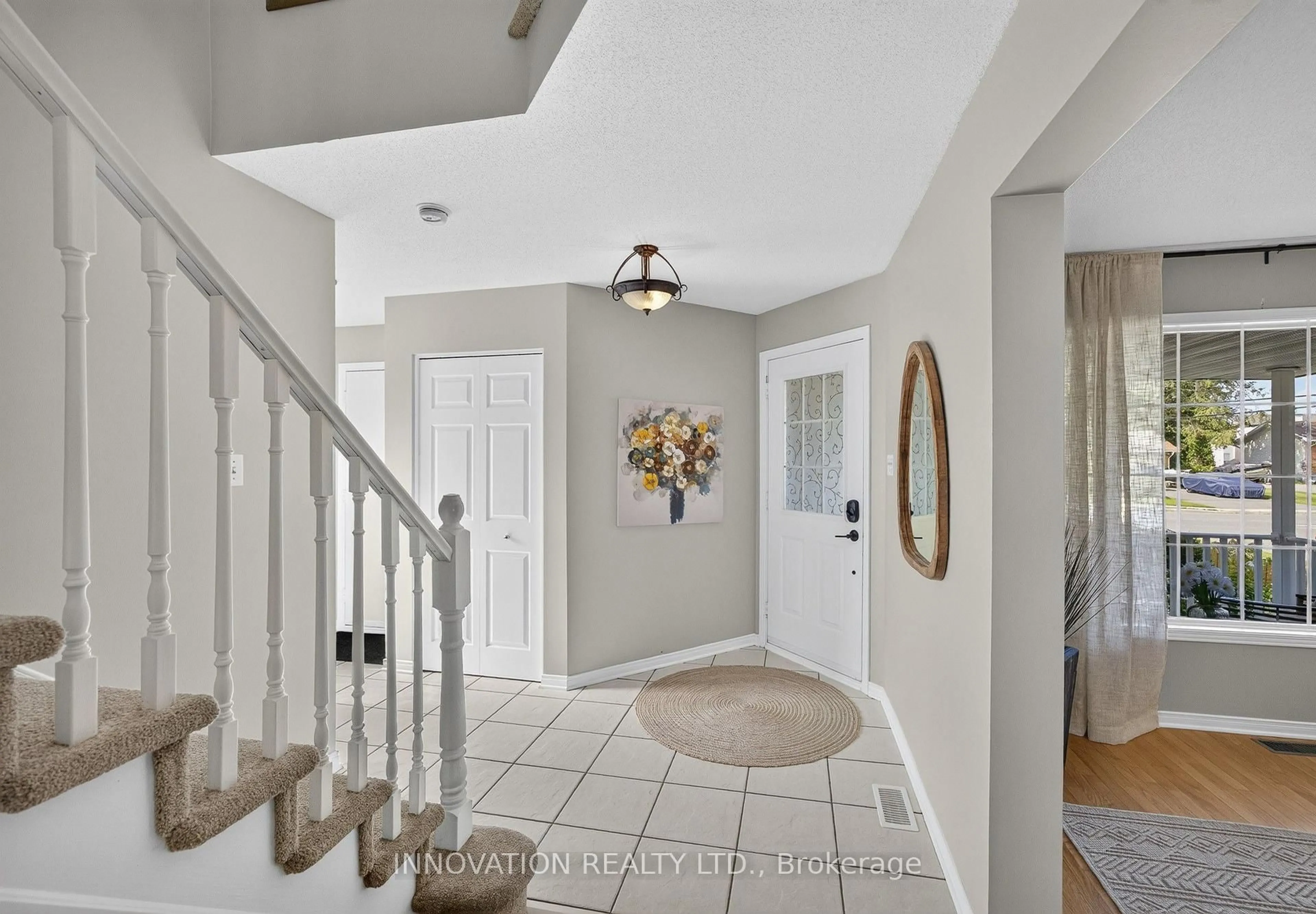 Indoor entryway for 2545 Page Rd, Ottawa Ontario K1W 1E5