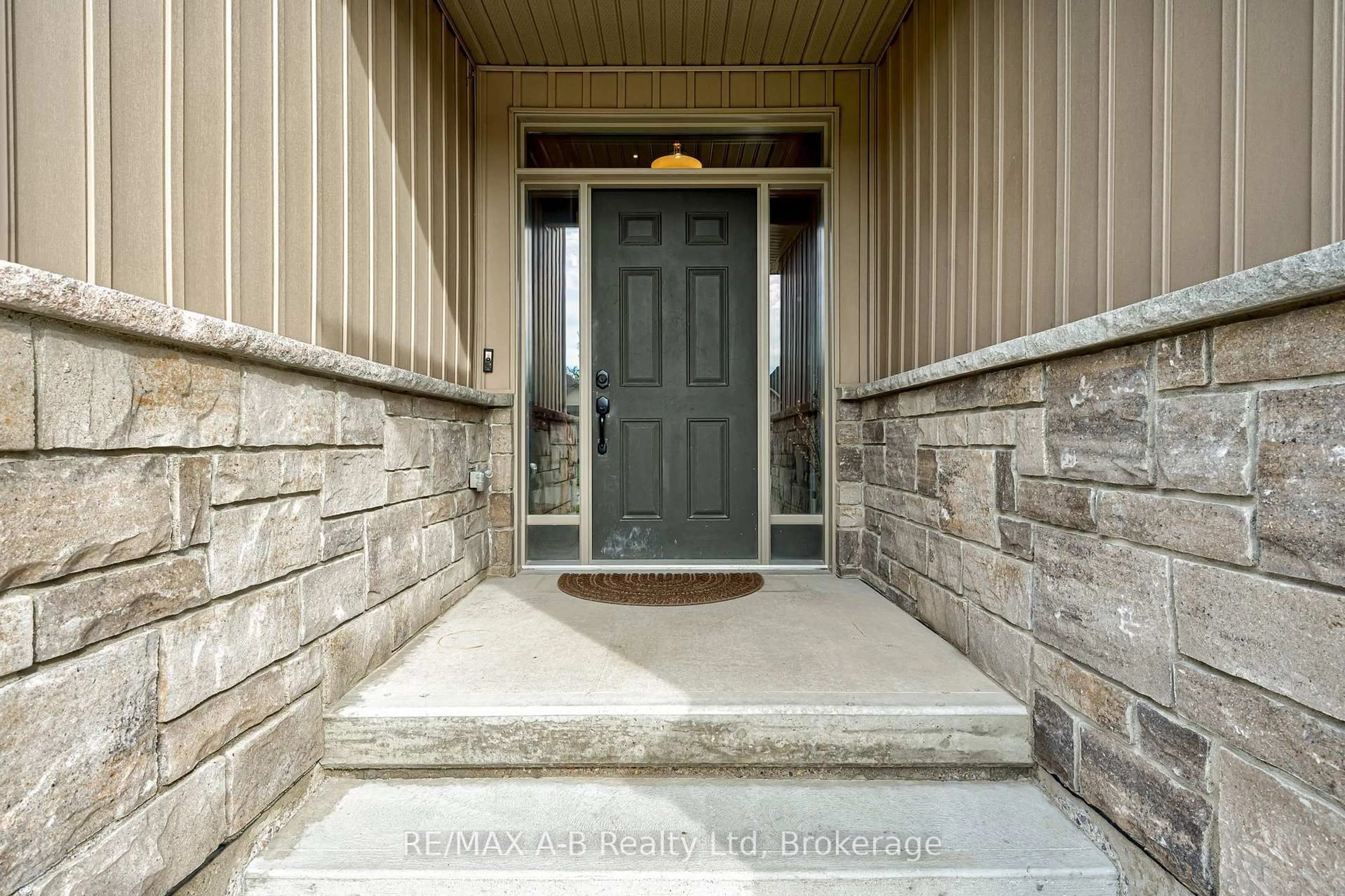 Indoor entryway for 79 Sylvia St, West Perth Ontario N0K 1N0