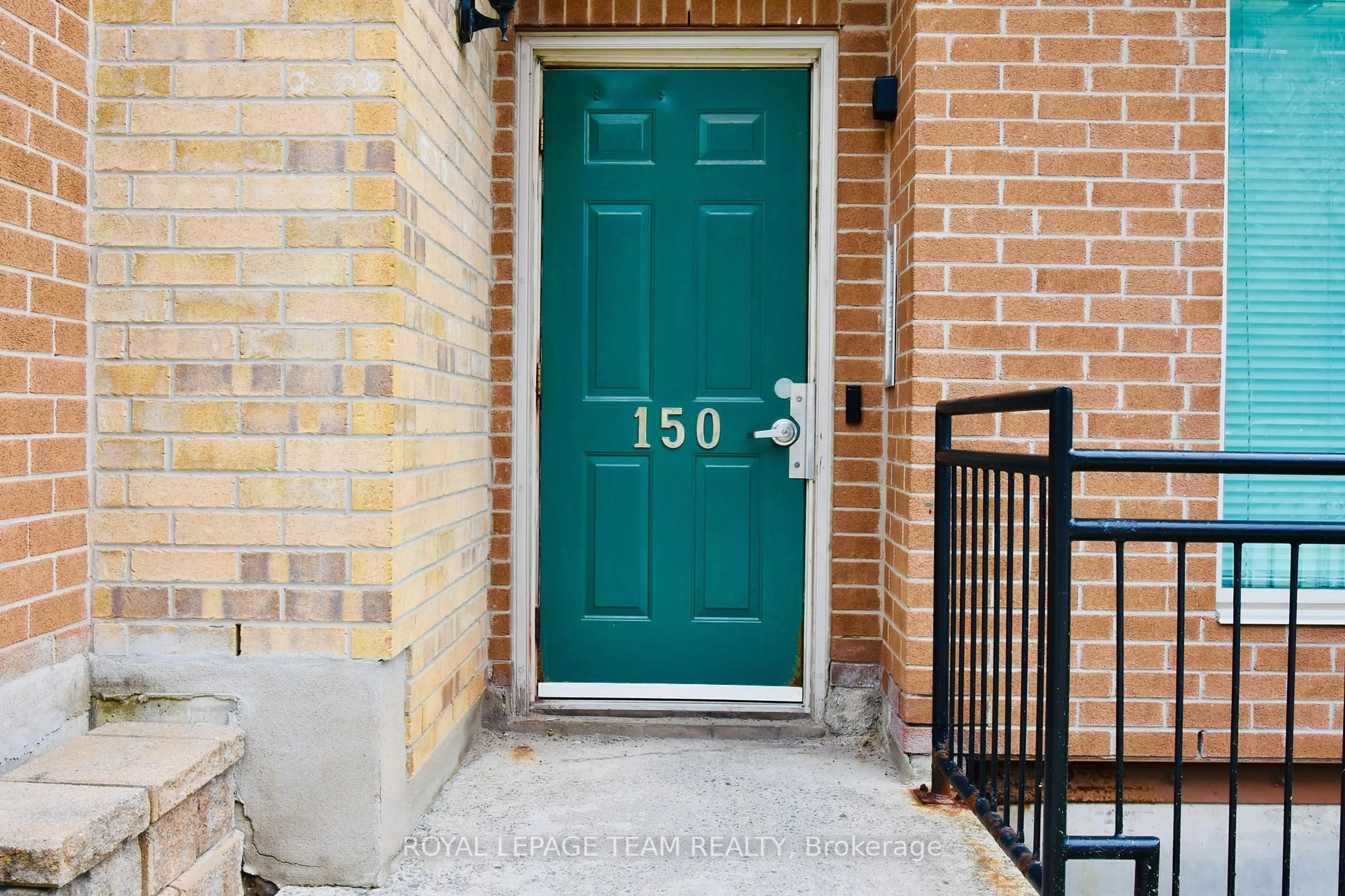 Indoor entryway for 150 York St #3E, Ottawa Ontario K1N 1K9