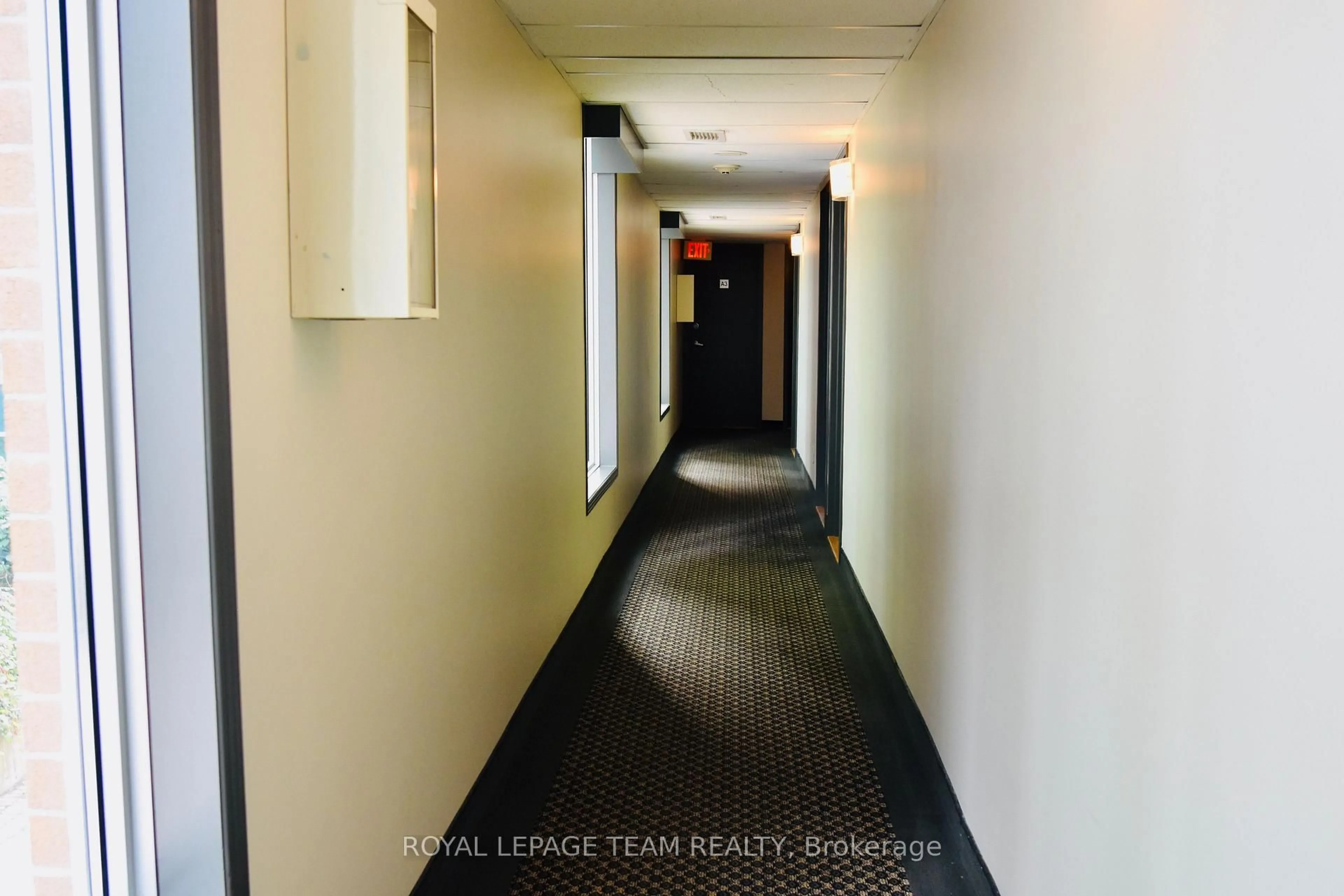 Indoor foyer for 150 York St #3E, Ottawa Ontario K1N 1K9