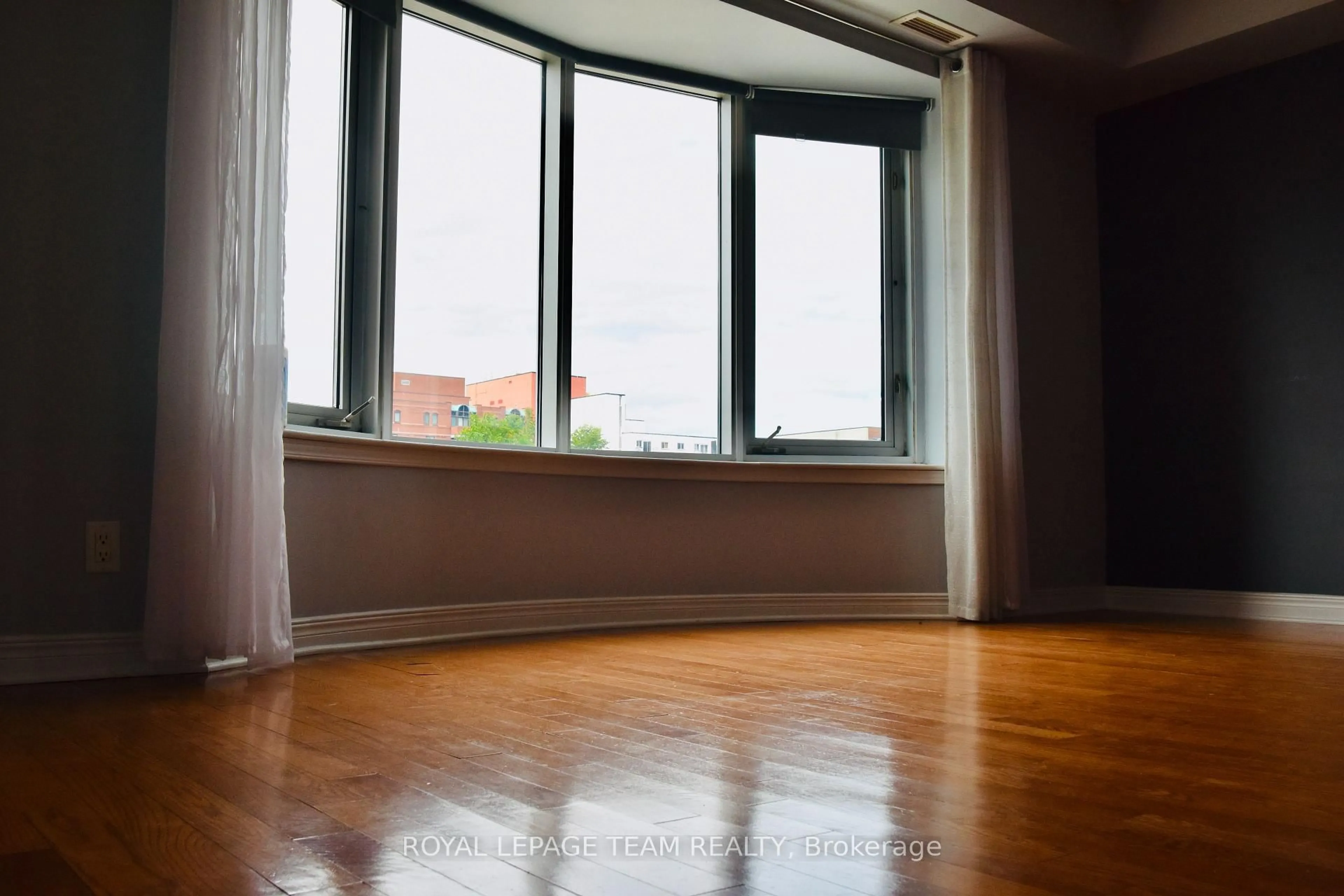 A pic of a room for 150 York St #3E, Ottawa Ontario K1N 1K9