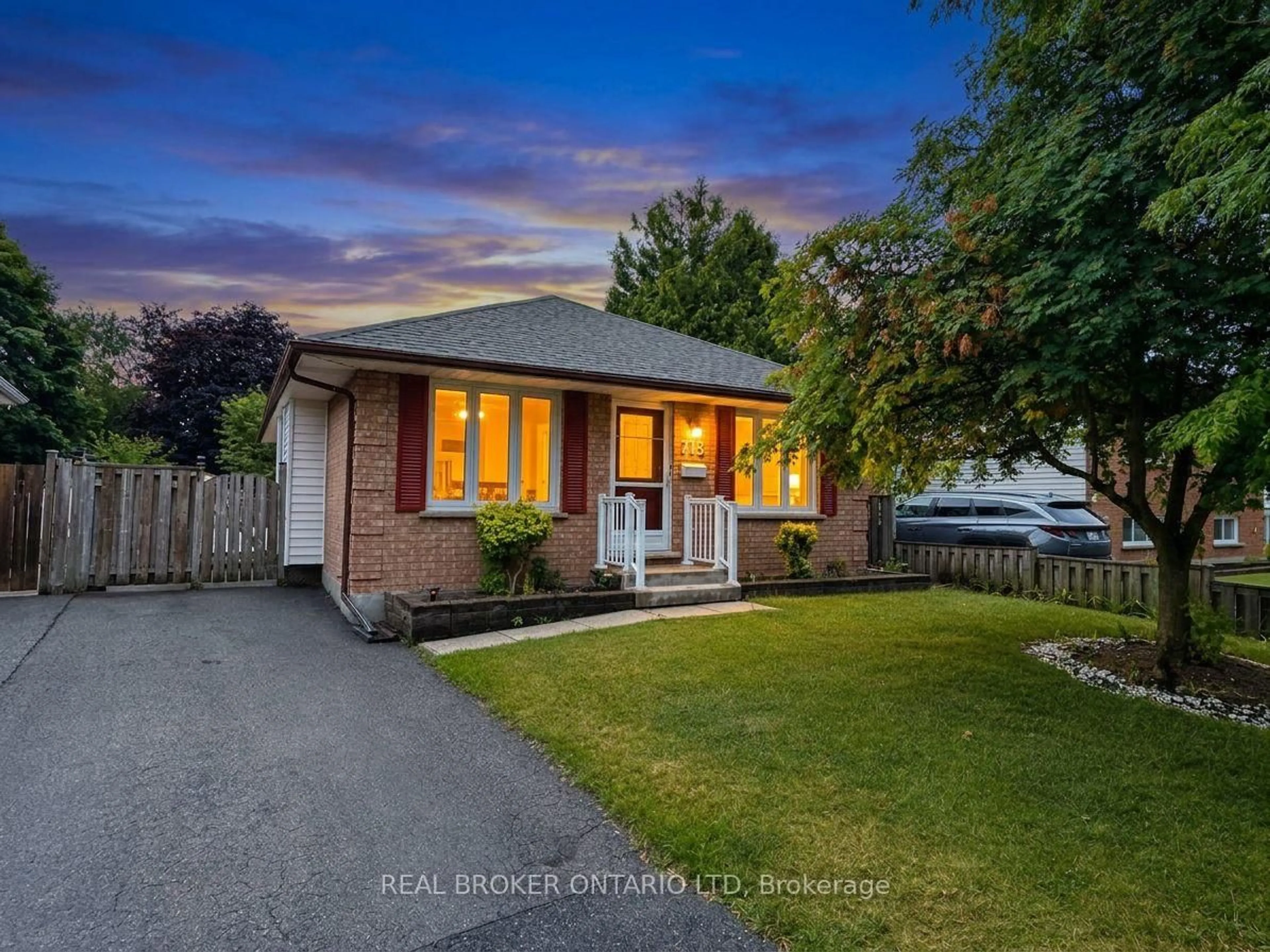 A pic from outside/outdoor area/front of a property/back of a property/a pic from drone, street for 713 Railton Ave, London East Ontario N5V 4E2