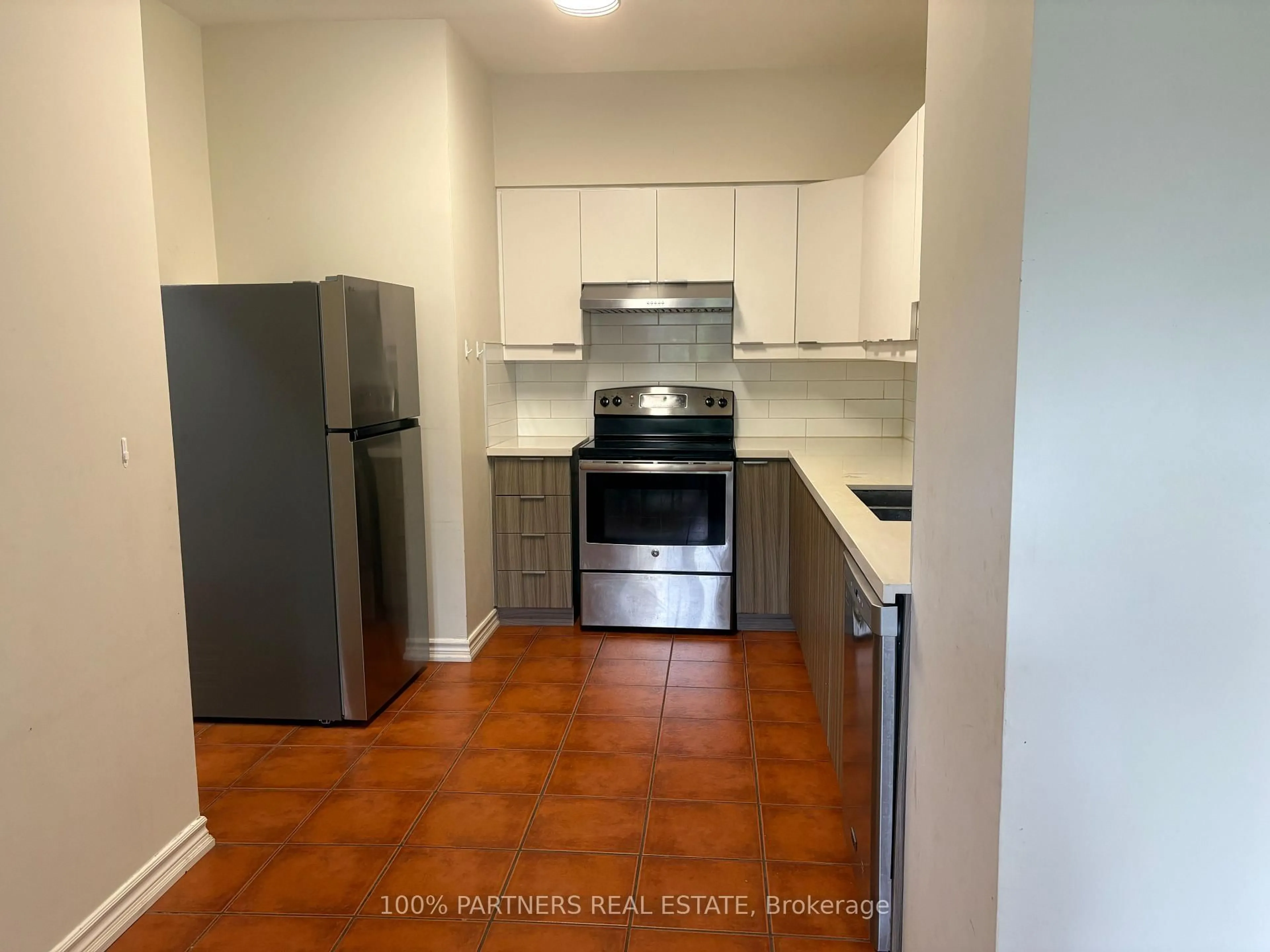 Standard kitchen, unknown for 1570 Richmond St #34, London North Ontario N6G 4W2