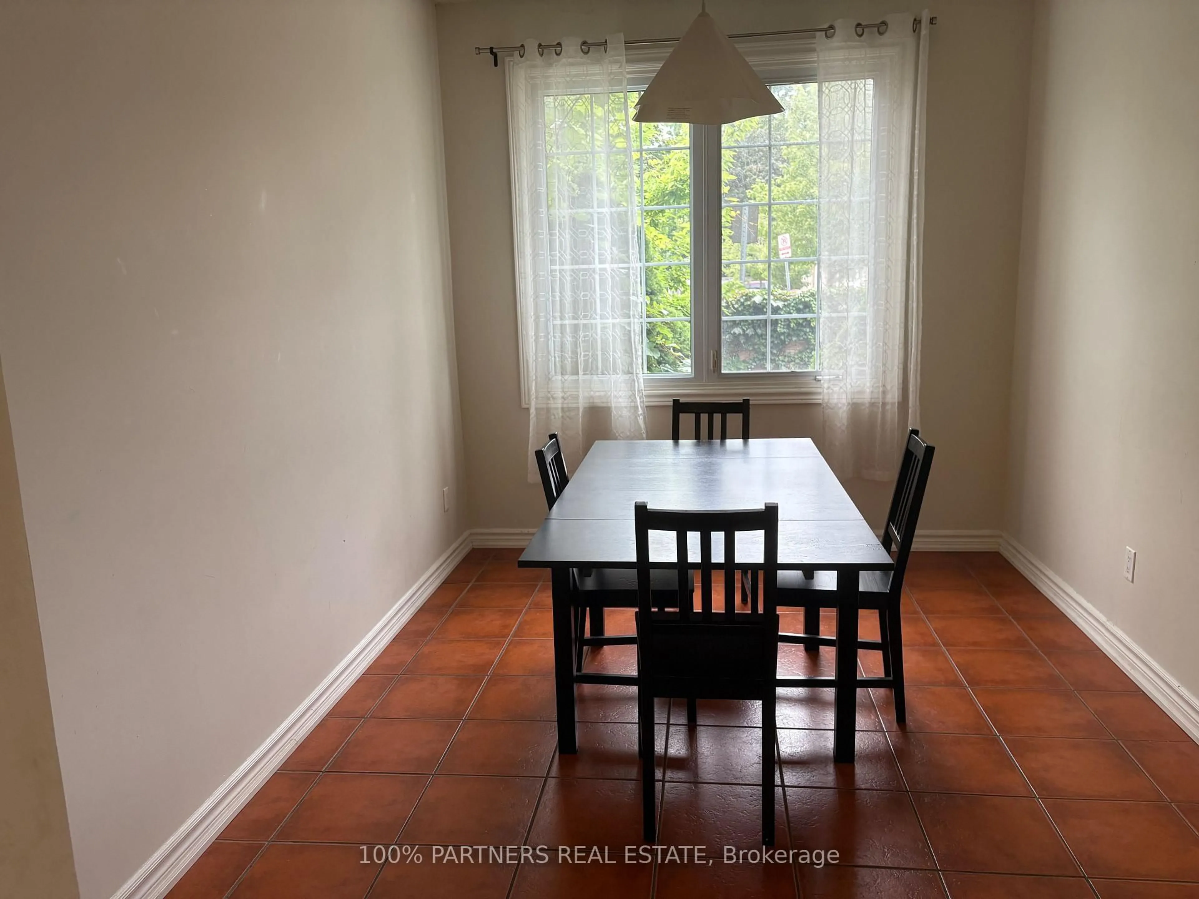 Dining room, wood/laminate floor for 1570 Richmond St #34, London North Ontario N6G 4W2