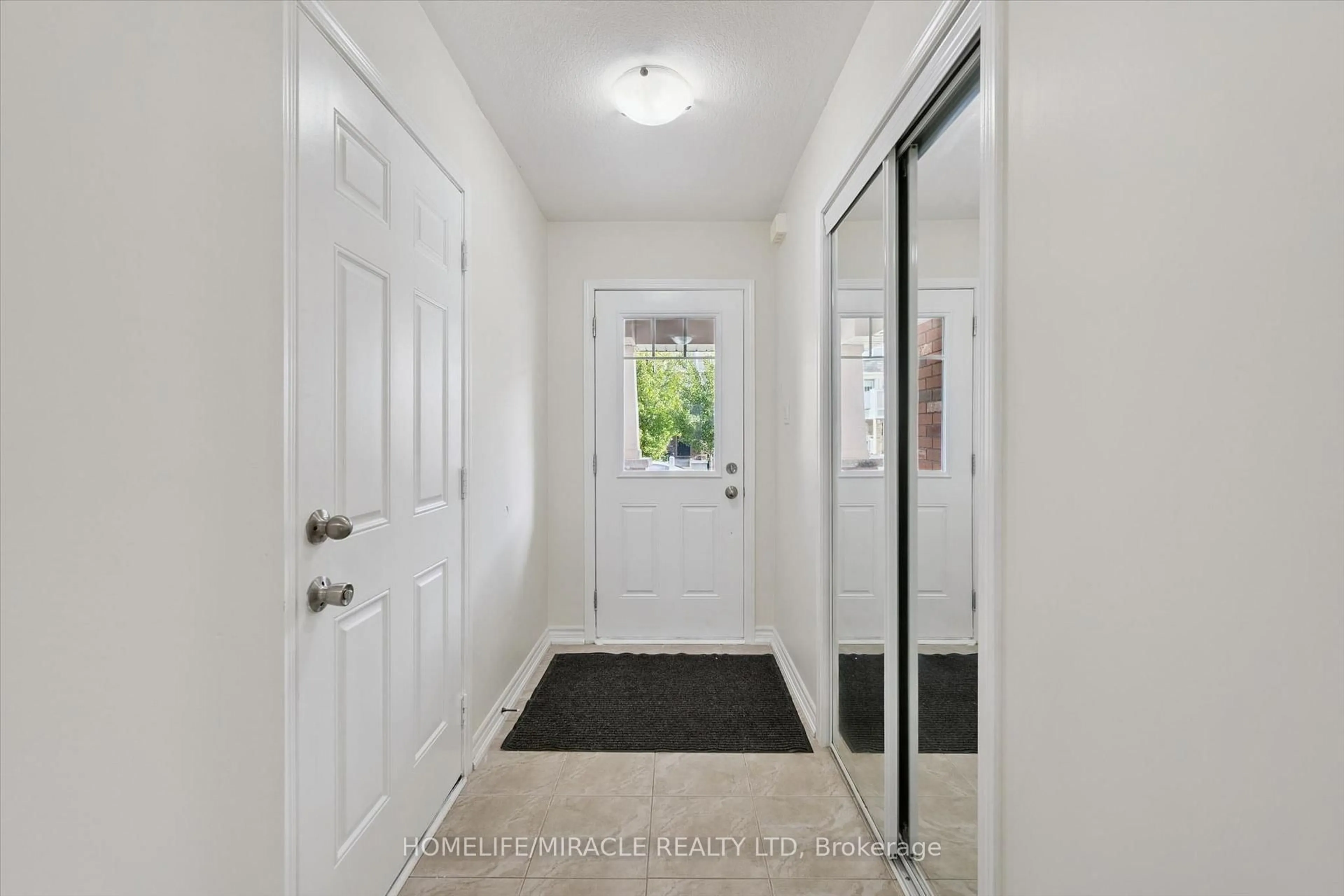 Indoor entryway for 15 Stratus St, Kitchener Ontario N2R 0K5