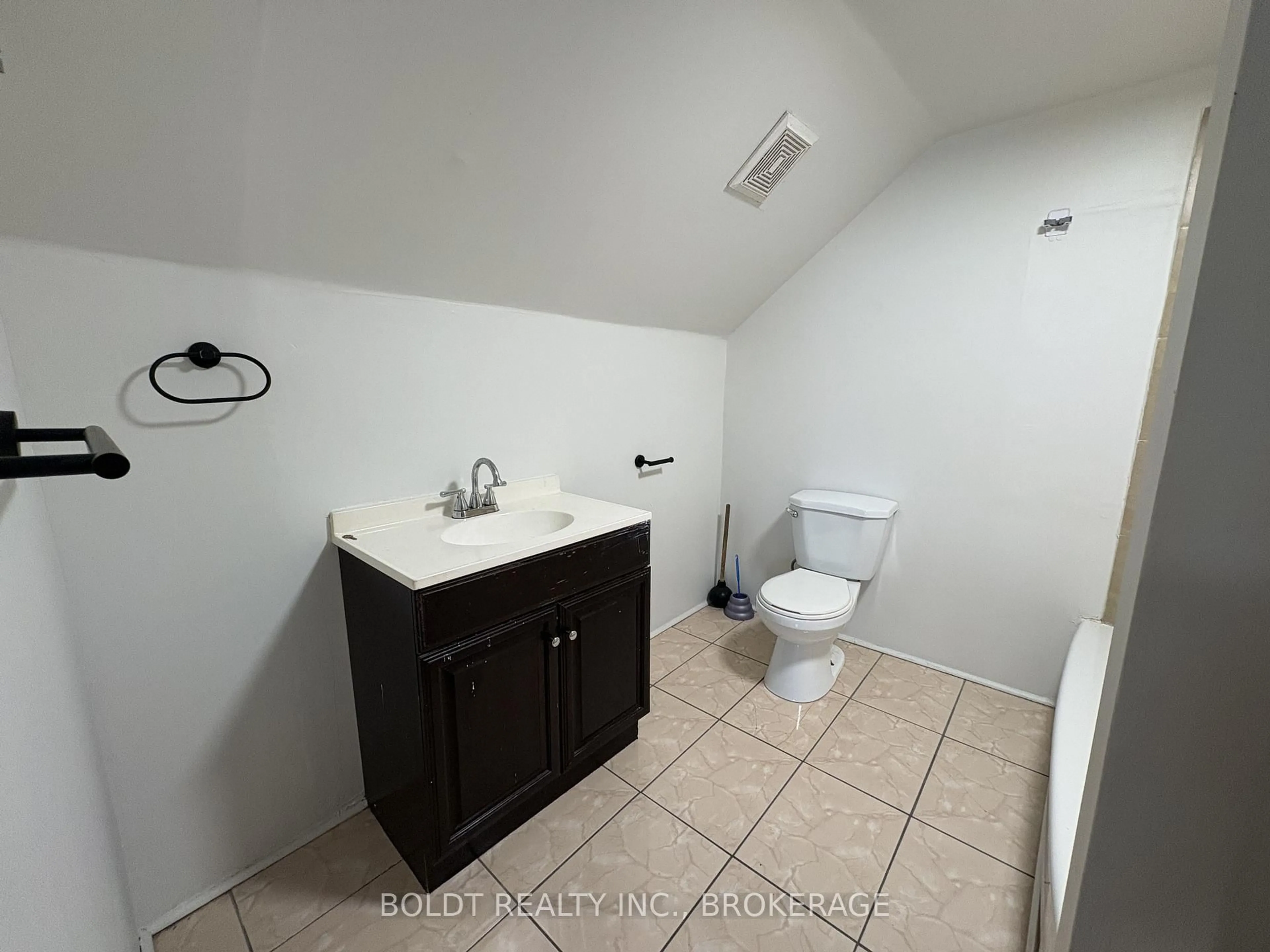 A pic of a room for 5145 Rice Cres, Niagara Falls Ontario L2E 4A1