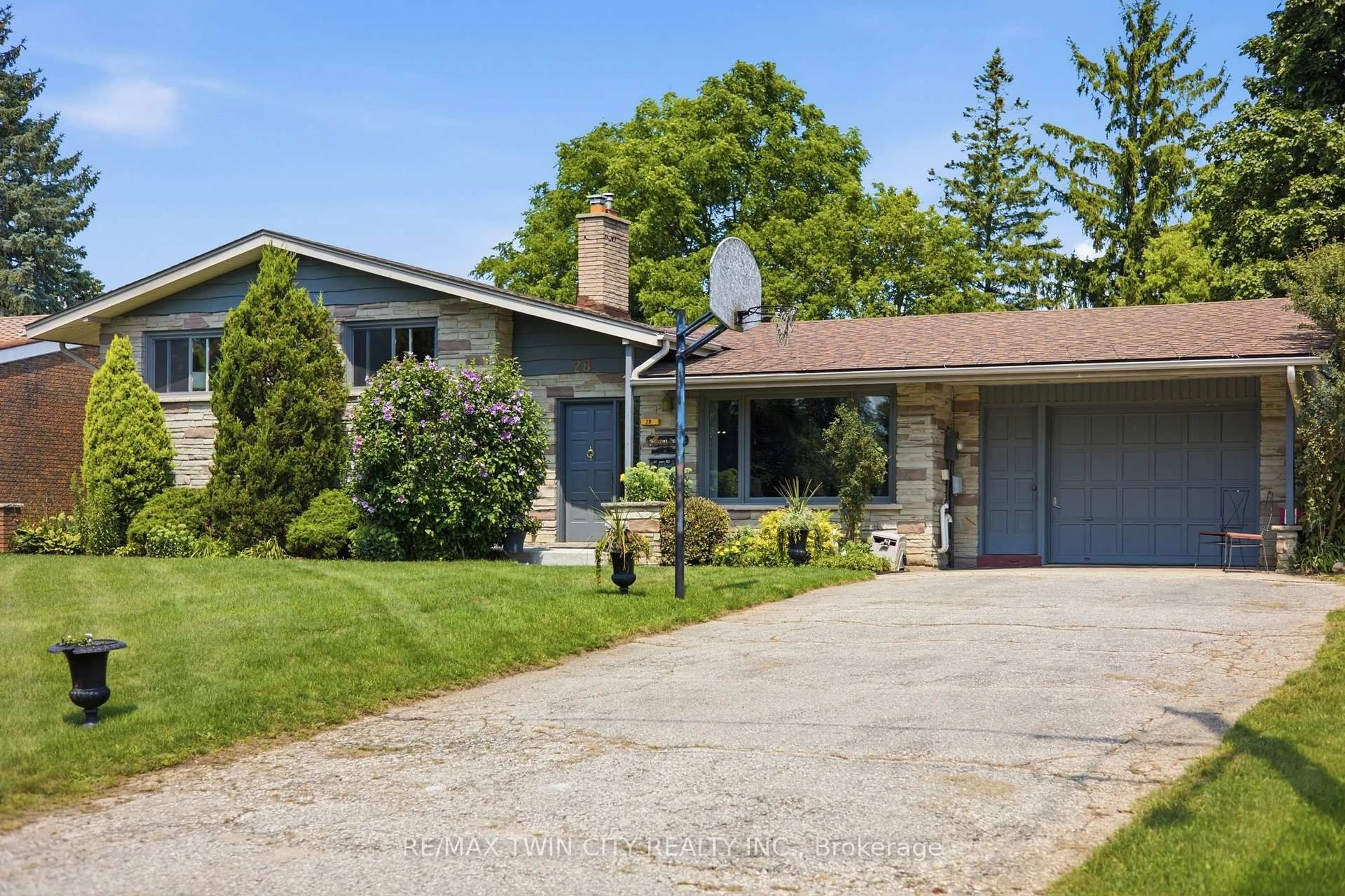Unknown for 28 Alice Cres, Wilmot Ontario N0B 0B2