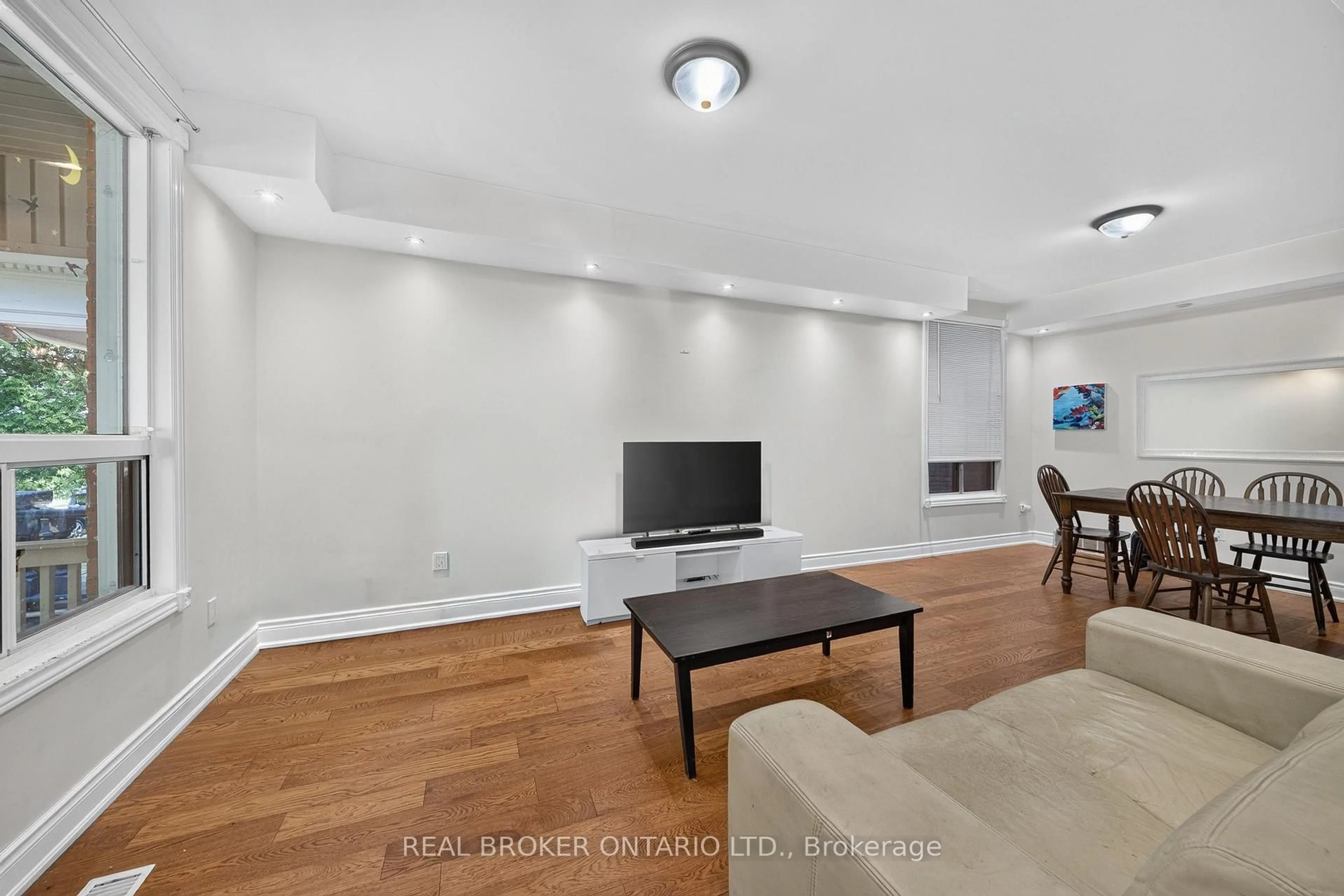 Unknown for 109 Gladstone Ave, Hamilton Ontario L8M 2H8