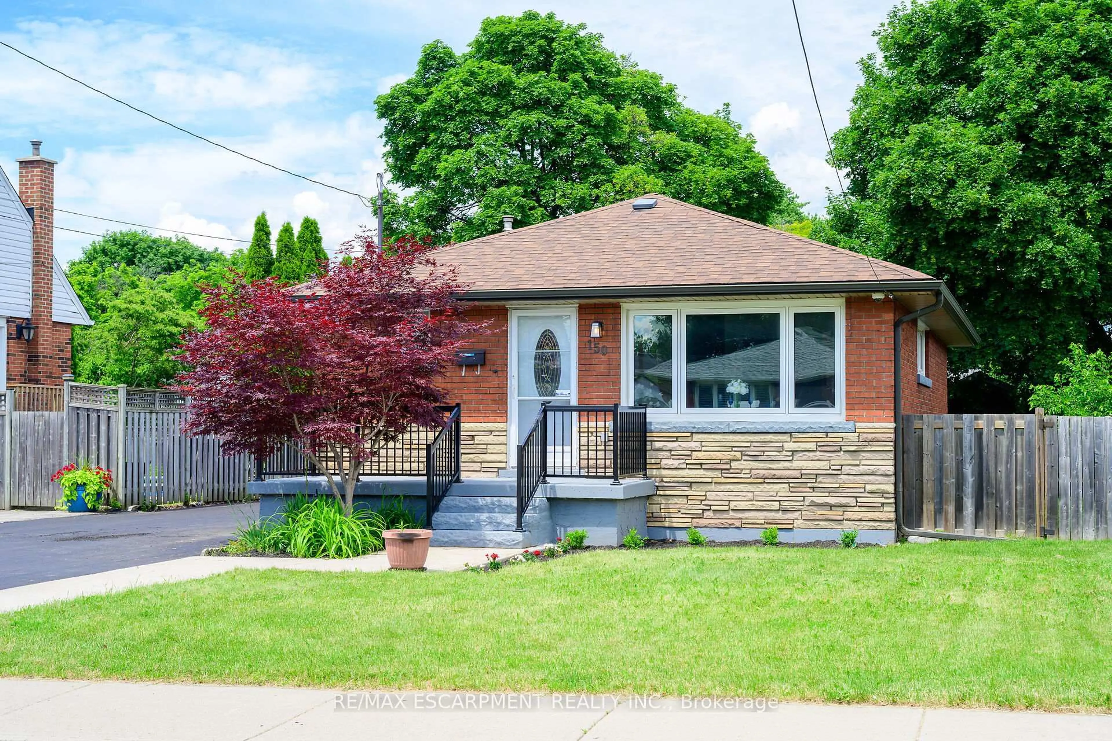 Home with brick exterior material, street for 150 Howard Ave, Hamilton Ontario L9A 2W8
