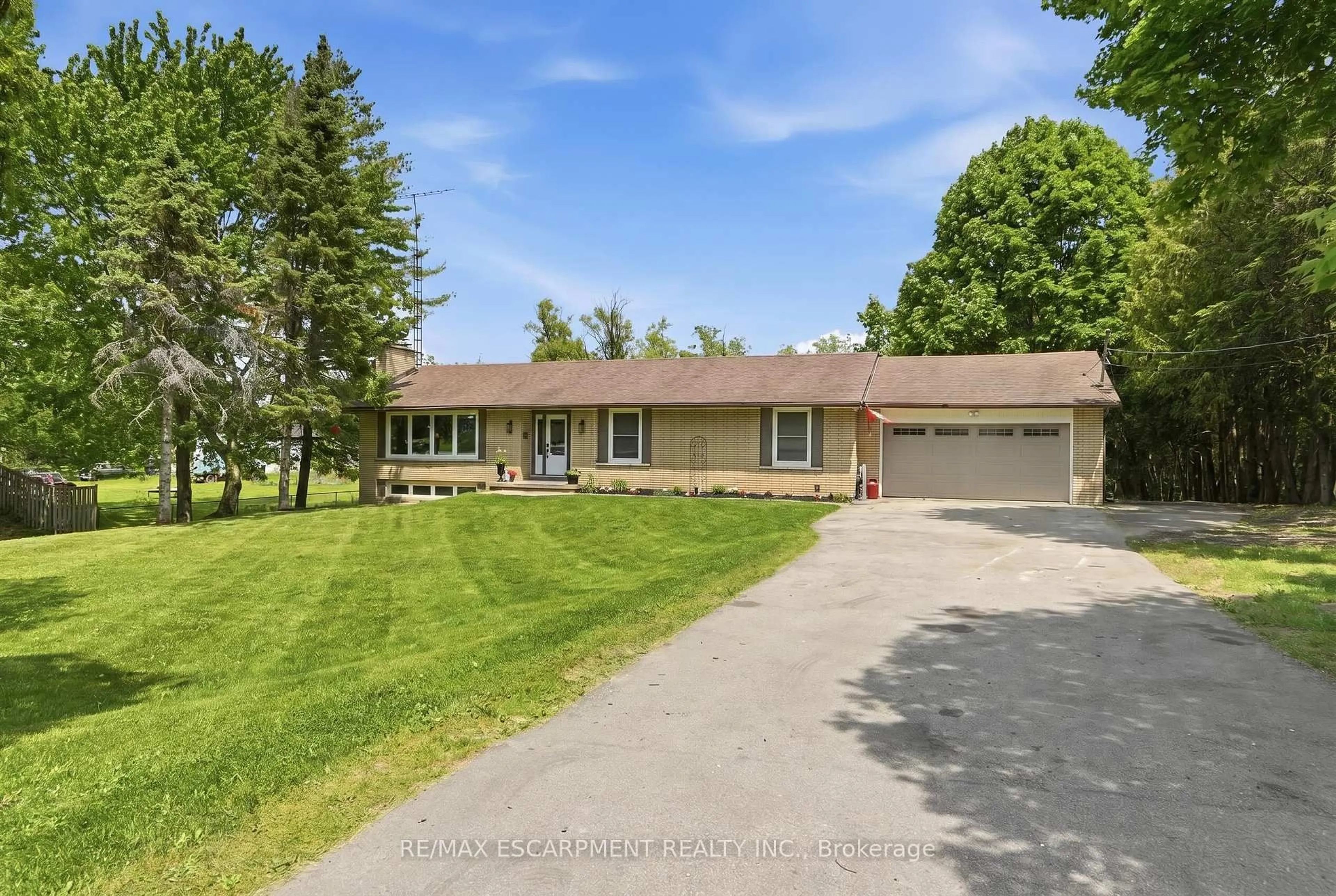 A pic from outside/outdoor area/front of a property/back of a property/a pic from drone, street for 318 Freelton Rd, Hamilton Ontario N0B 2J0