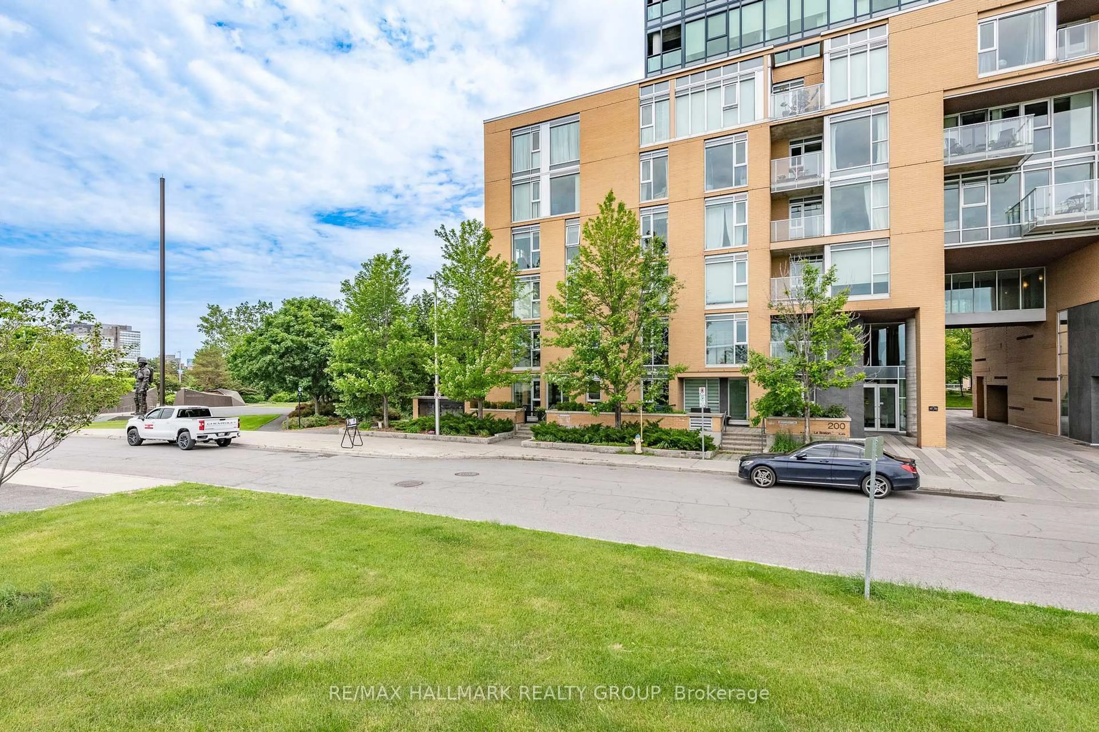 A pic from outside/outdoor area/front of a property/back of a property/a pic from drone, unknown for 200 Lett St #1103, Ottawa Ontario K1R 0A7