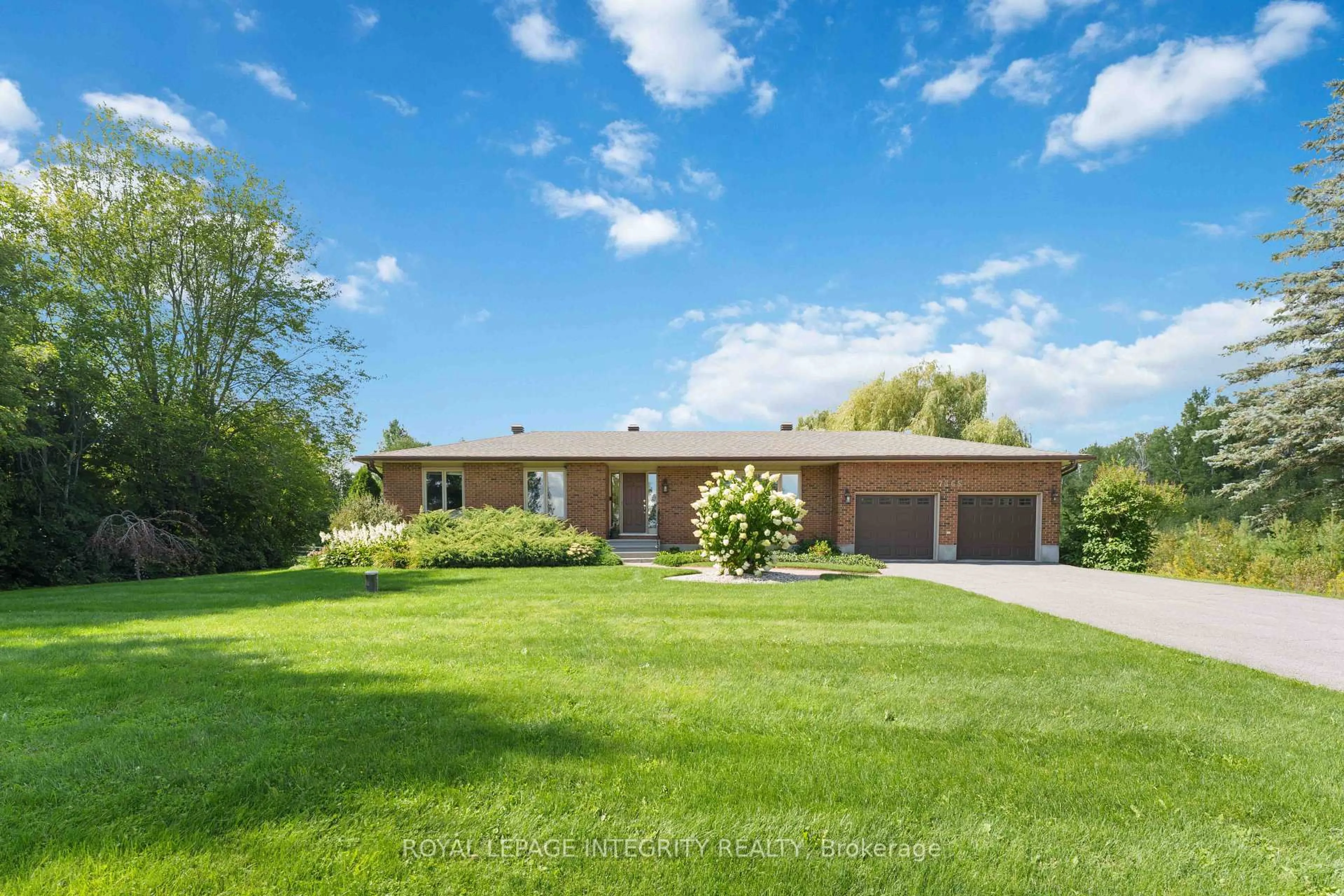 A pic from outside/outdoor area/front of a property/back of a property/a pic from drone, water/lake/river/ocean view for 7365 Bleeks Rd, Ashton Ontario K0A 1B0
