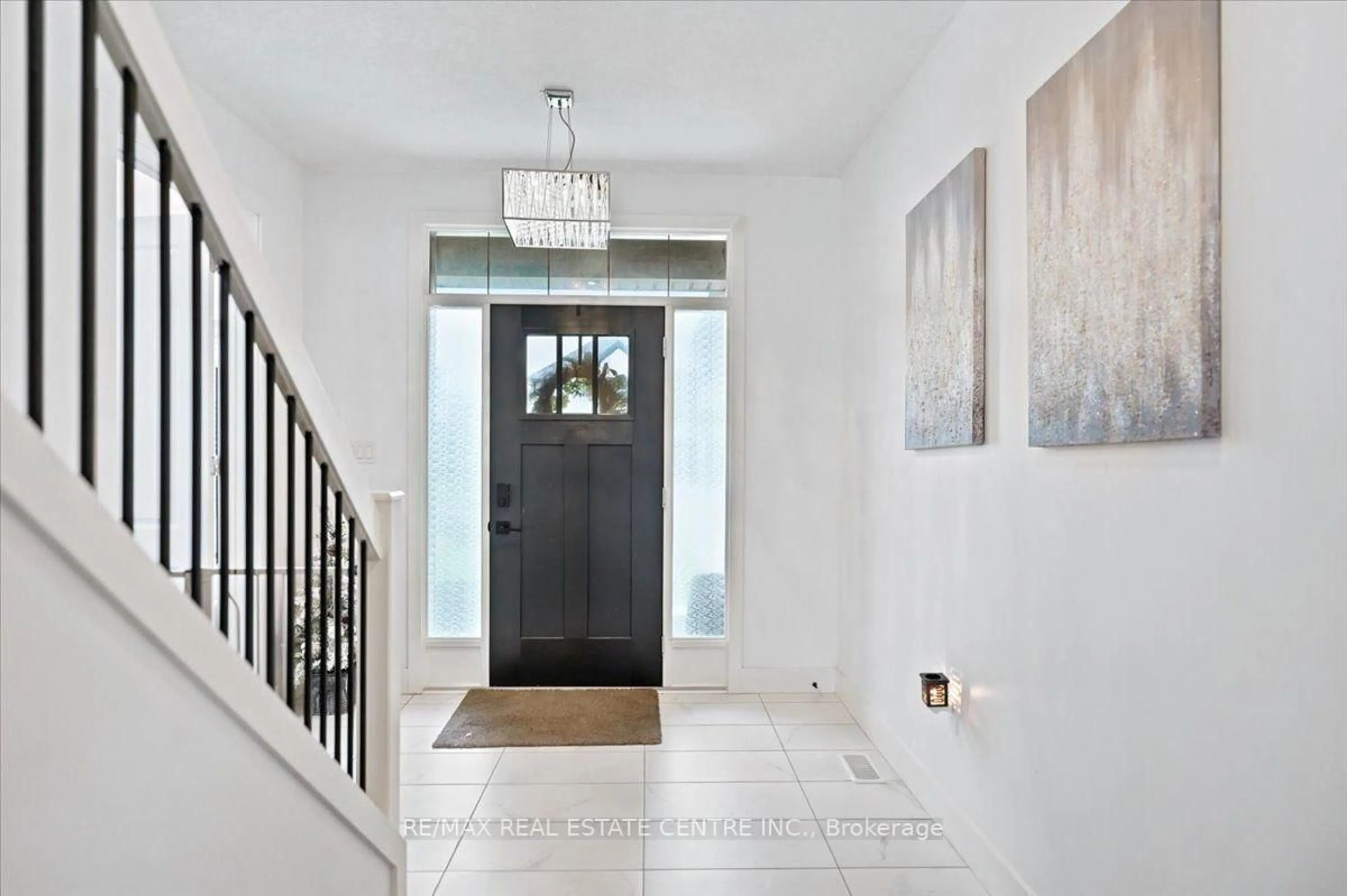 Indoor entryway for 31 Ferris Blvd, Zorra Ontario N0M 2M0