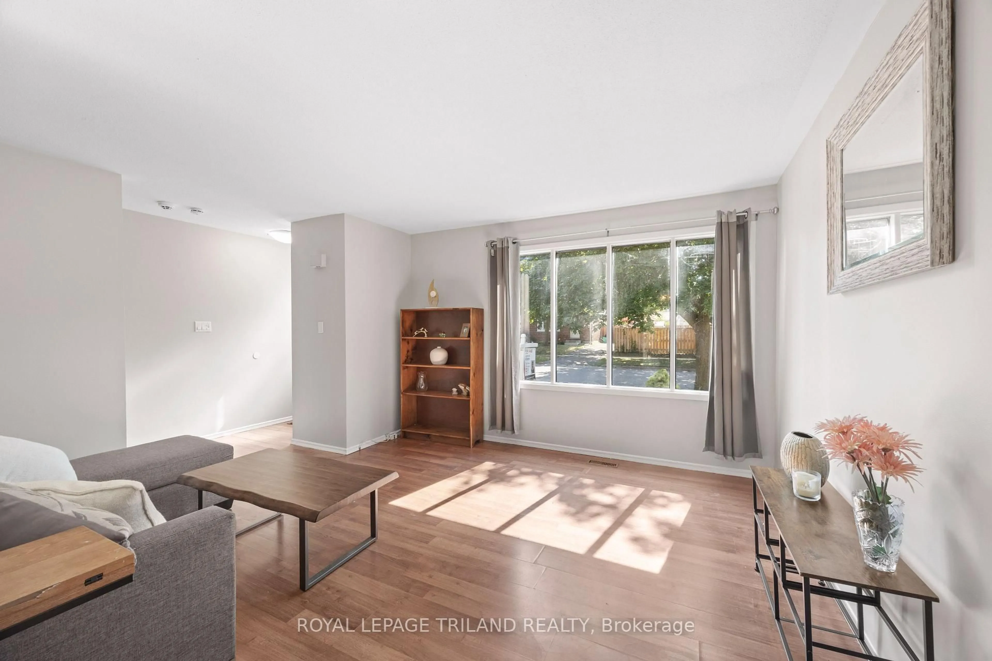 Living room with furniture, unknown for 1769 Aldersbrook Rd, London North Ontario N6G 3E2