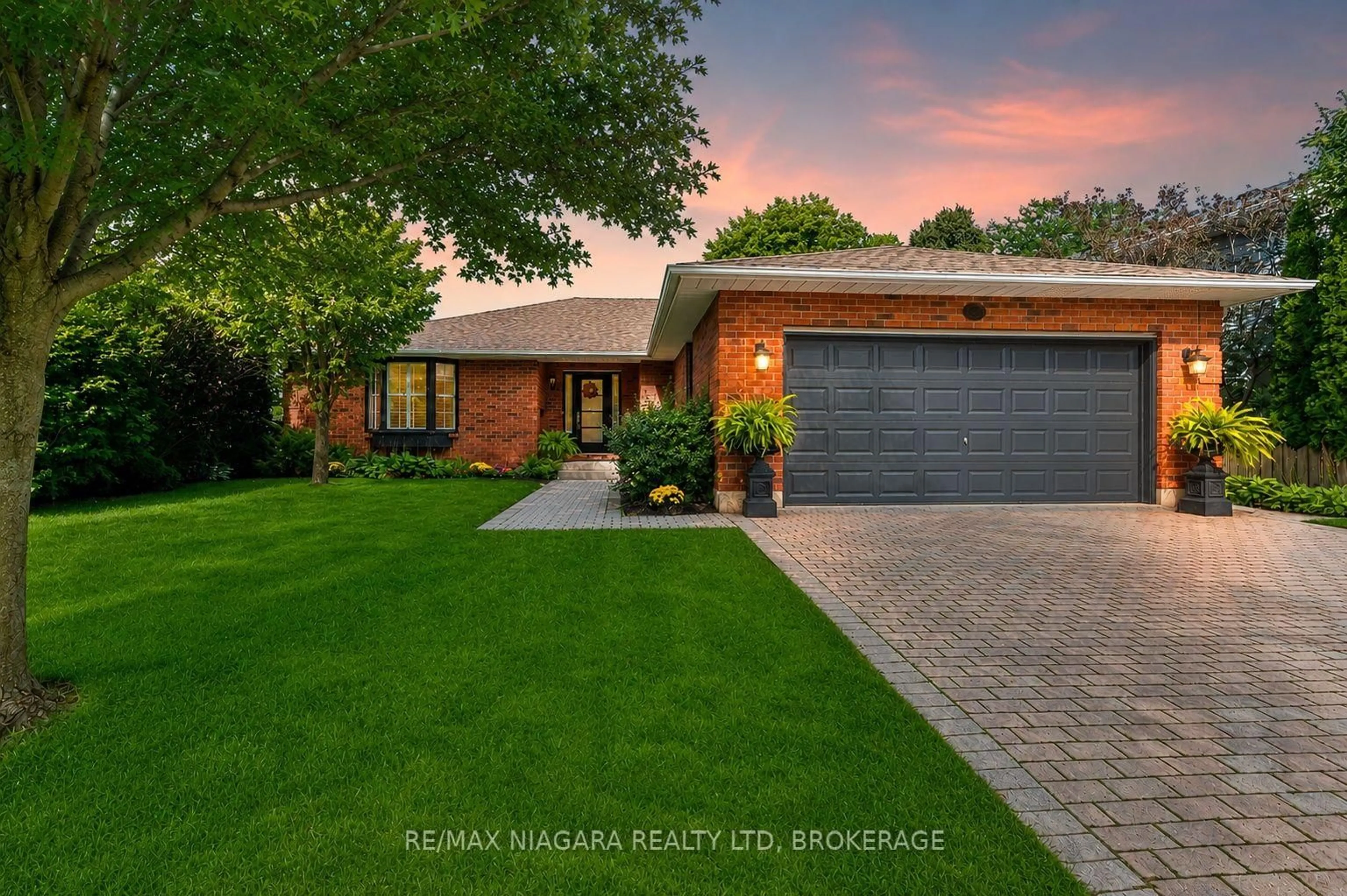 Home with brick exterior material, street for 54 The Promenade, Niagara-on-the-Lake Ontario L0R 1J0