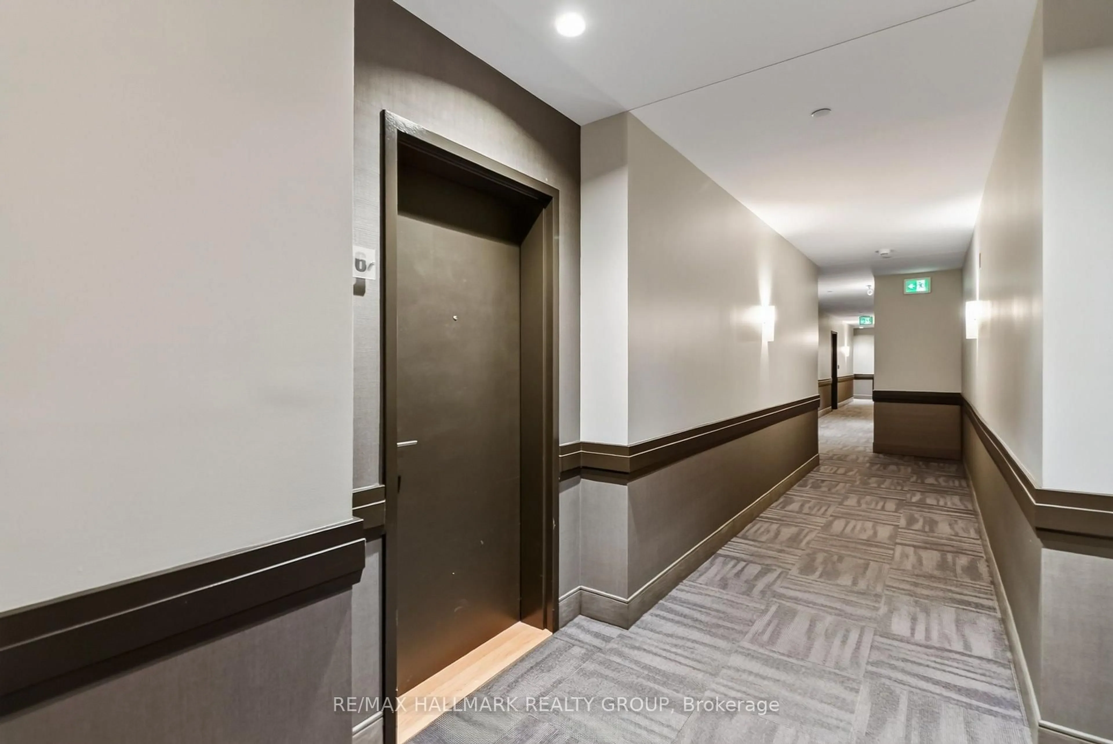 Indoor foyer for 120 Prestige Circ #206, Ottawa Ontario K4A 1B4