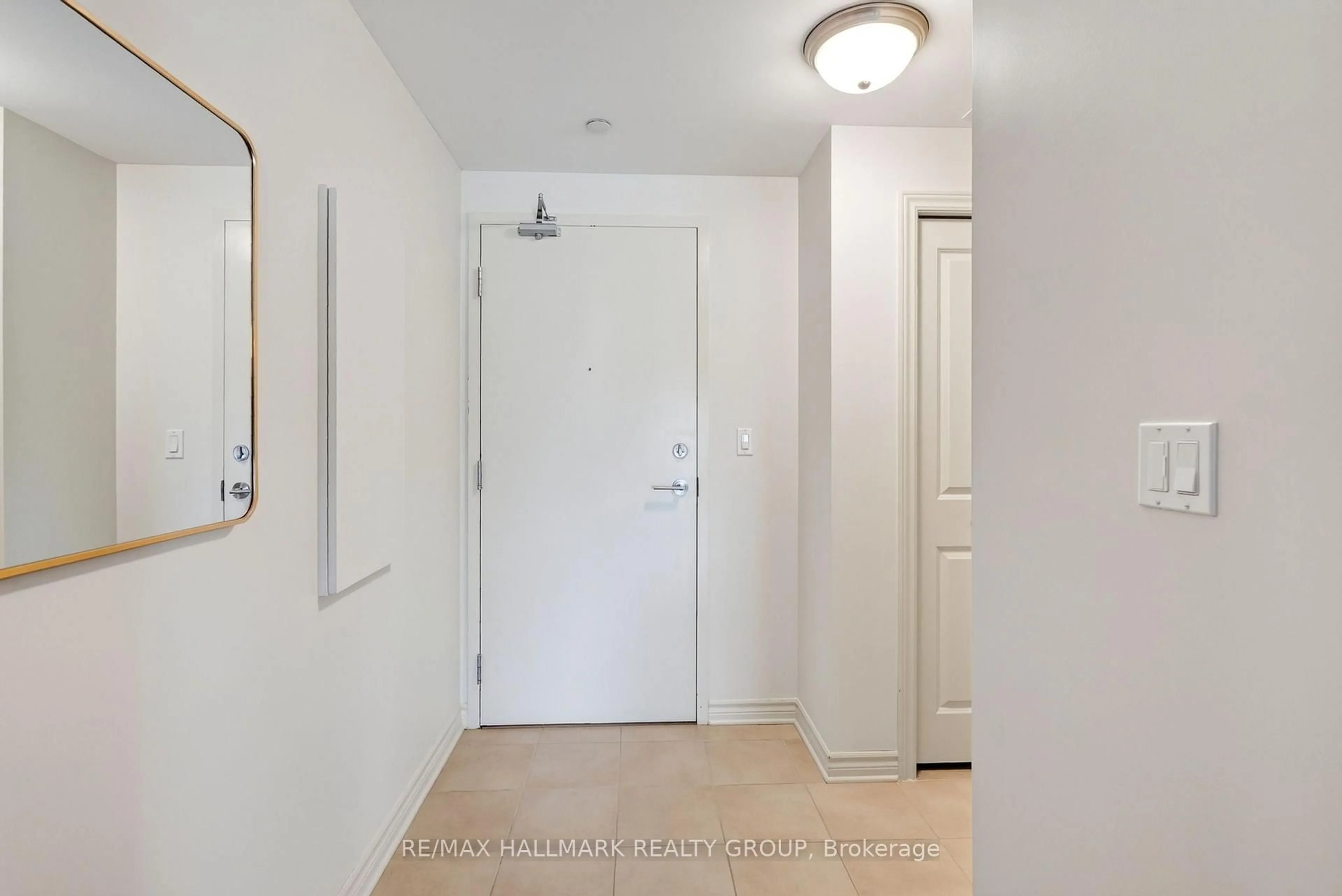 Indoor entryway for 120 Prestige Circ #206, Ottawa Ontario K4A 1B4
