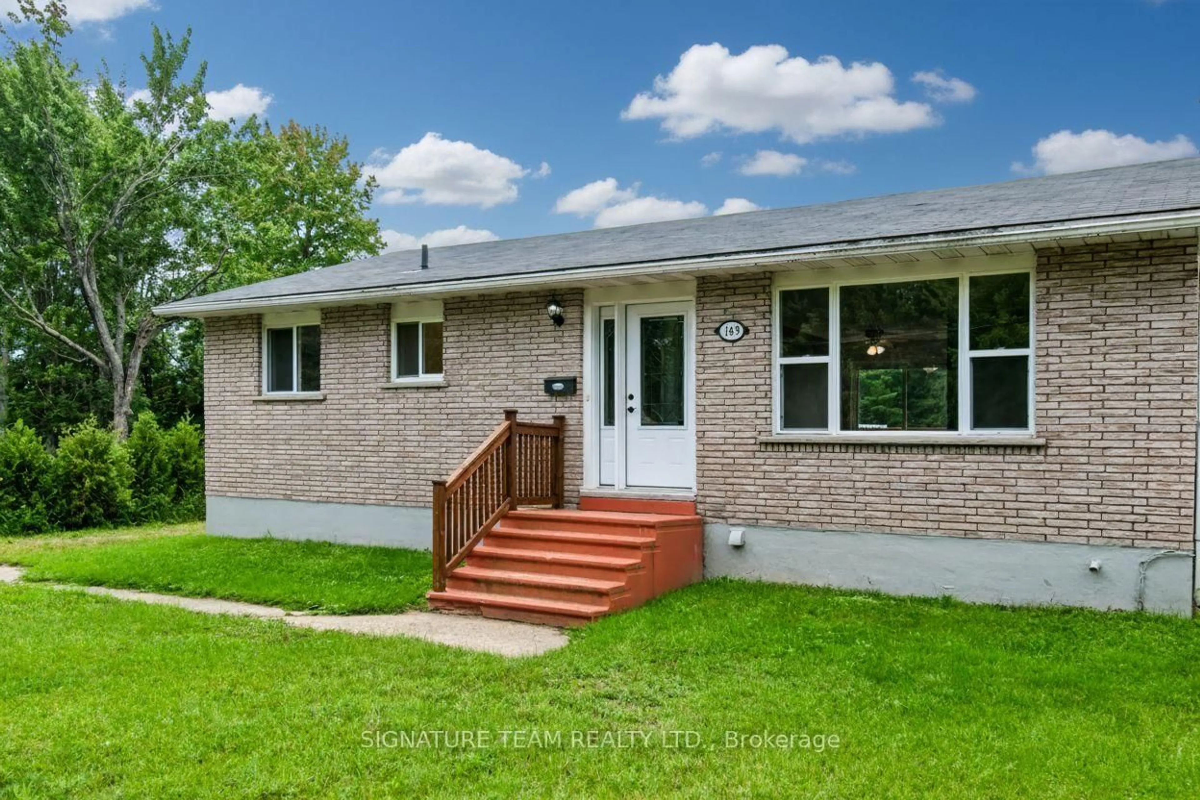 Home with brick exterior material, street for 189 Schwanz Rd, Petawawa Ontario K8H 1Y6
