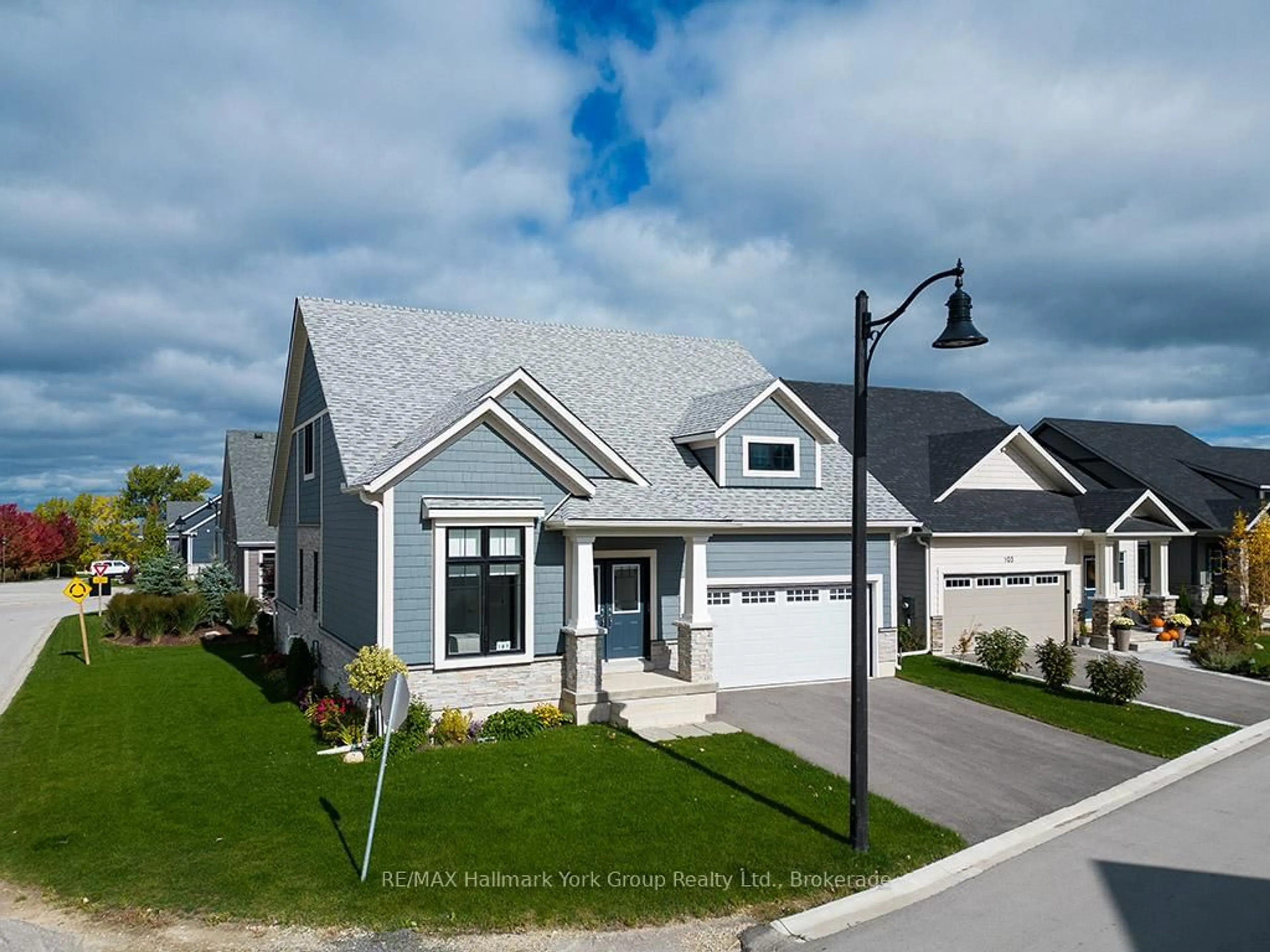 Home with vinyl exterior material, street for 101 Clippers Lane, Blue Mountains Ontario N0H 2P0