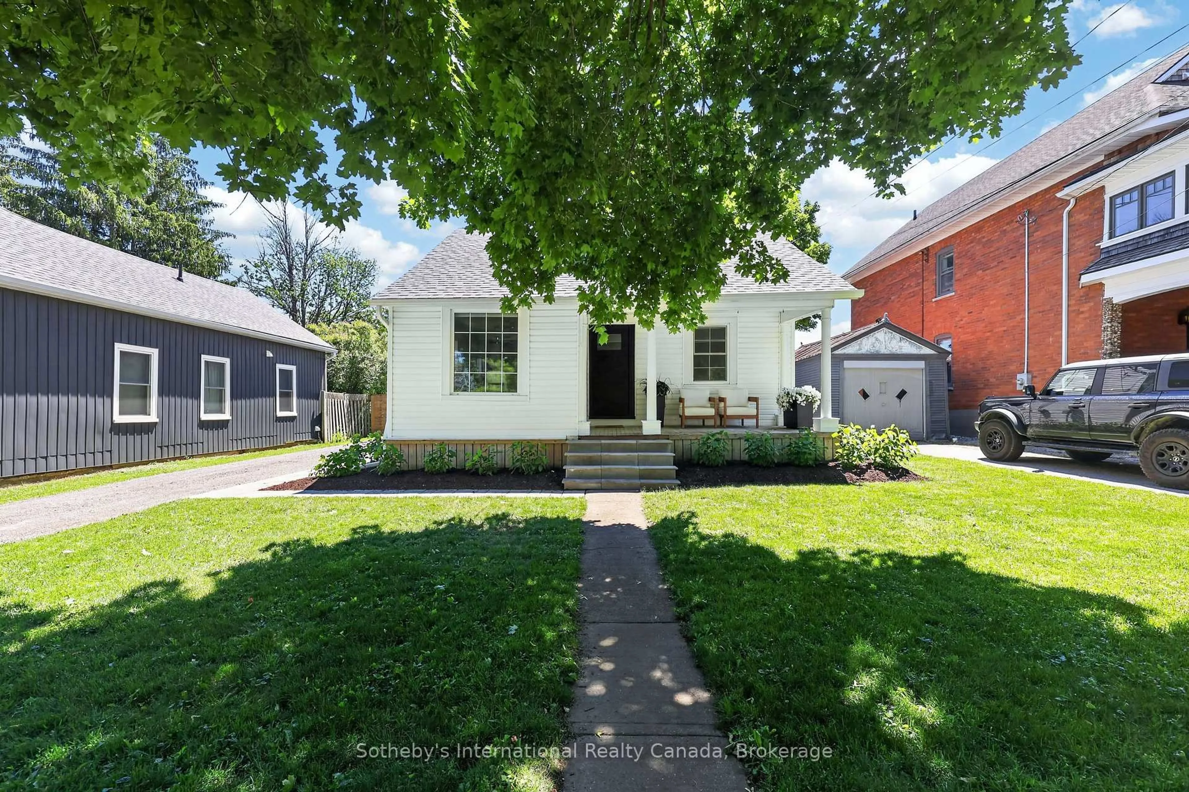 Unknown for 131 Bruce St, Blue Mountains Ontario N0H 2P0