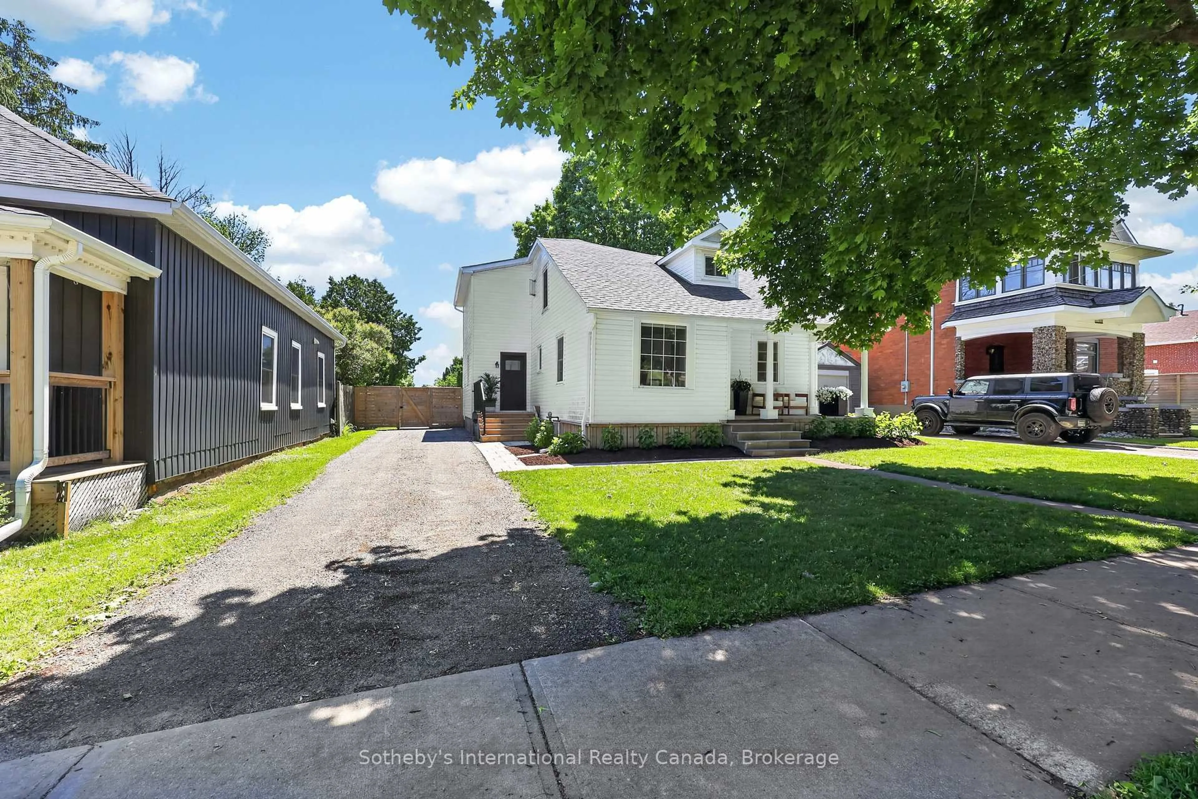 A pic from outside/outdoor area/front of a property/back of a property/a pic from drone, street for 131 Bruce St, Blue Mountains Ontario N0H 2P0