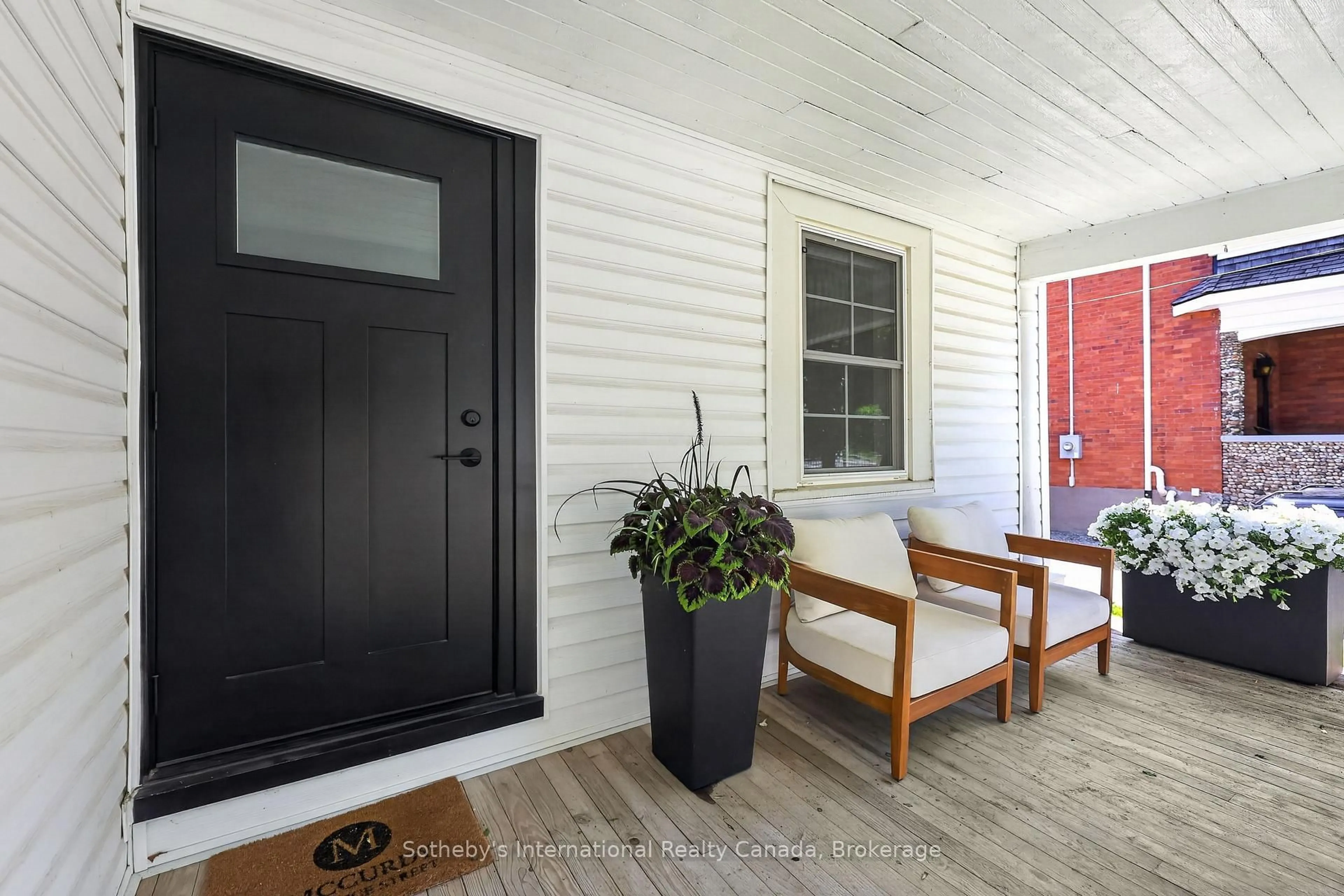 Indoor entryway for 131 Bruce St, Blue Mountains Ontario N0H 2P0