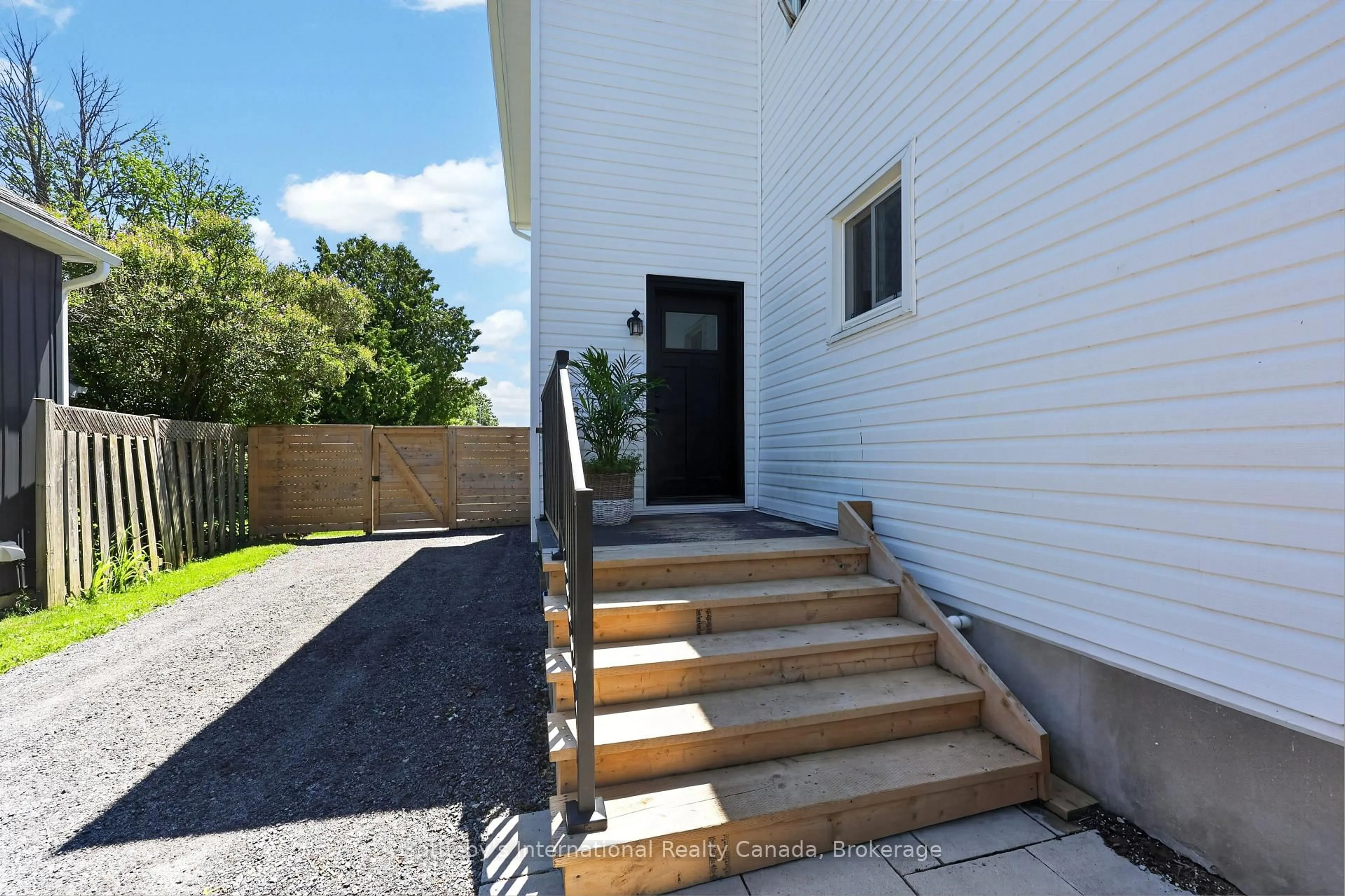 Unknown for 131 Bruce St, Blue Mountains Ontario N0H 2P0