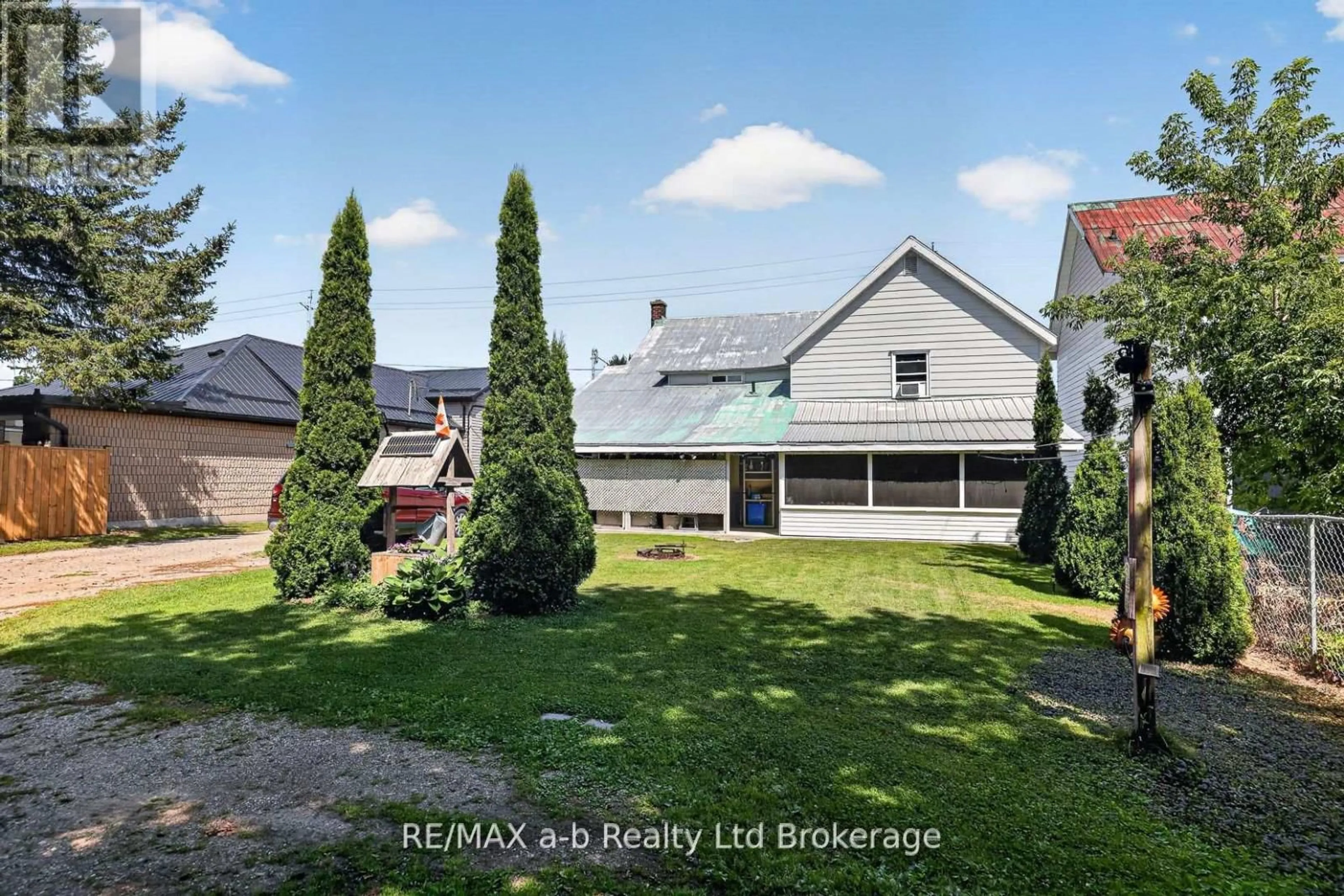 A pic from outside/outdoor area/front of a property/back of a property/a pic from drone, building for 133 Dundas St, Zorra Ontario N0M 2M0