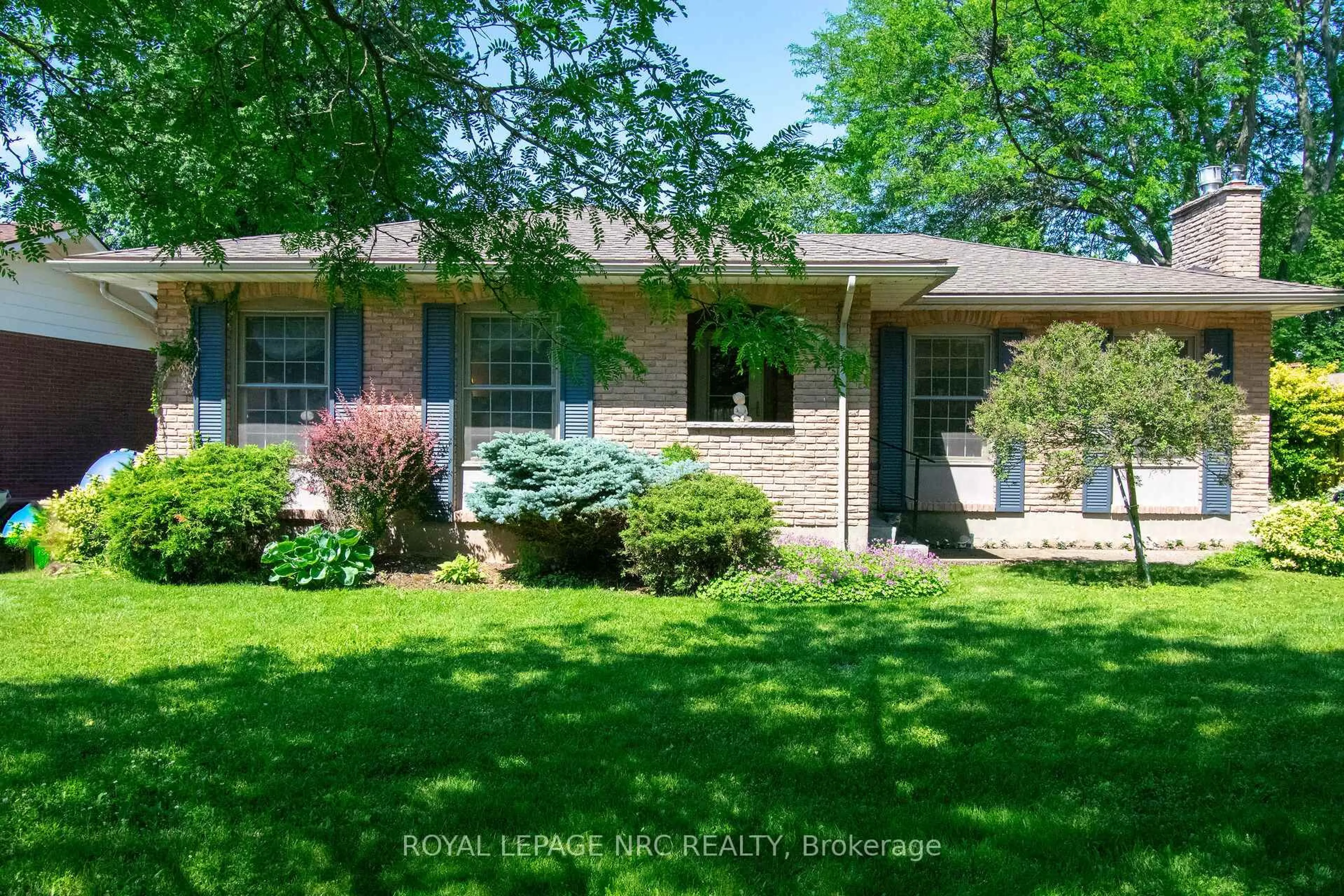Home with brick exterior material, street for 34 Woodington Pl, Welland Ontario L3C 2J2