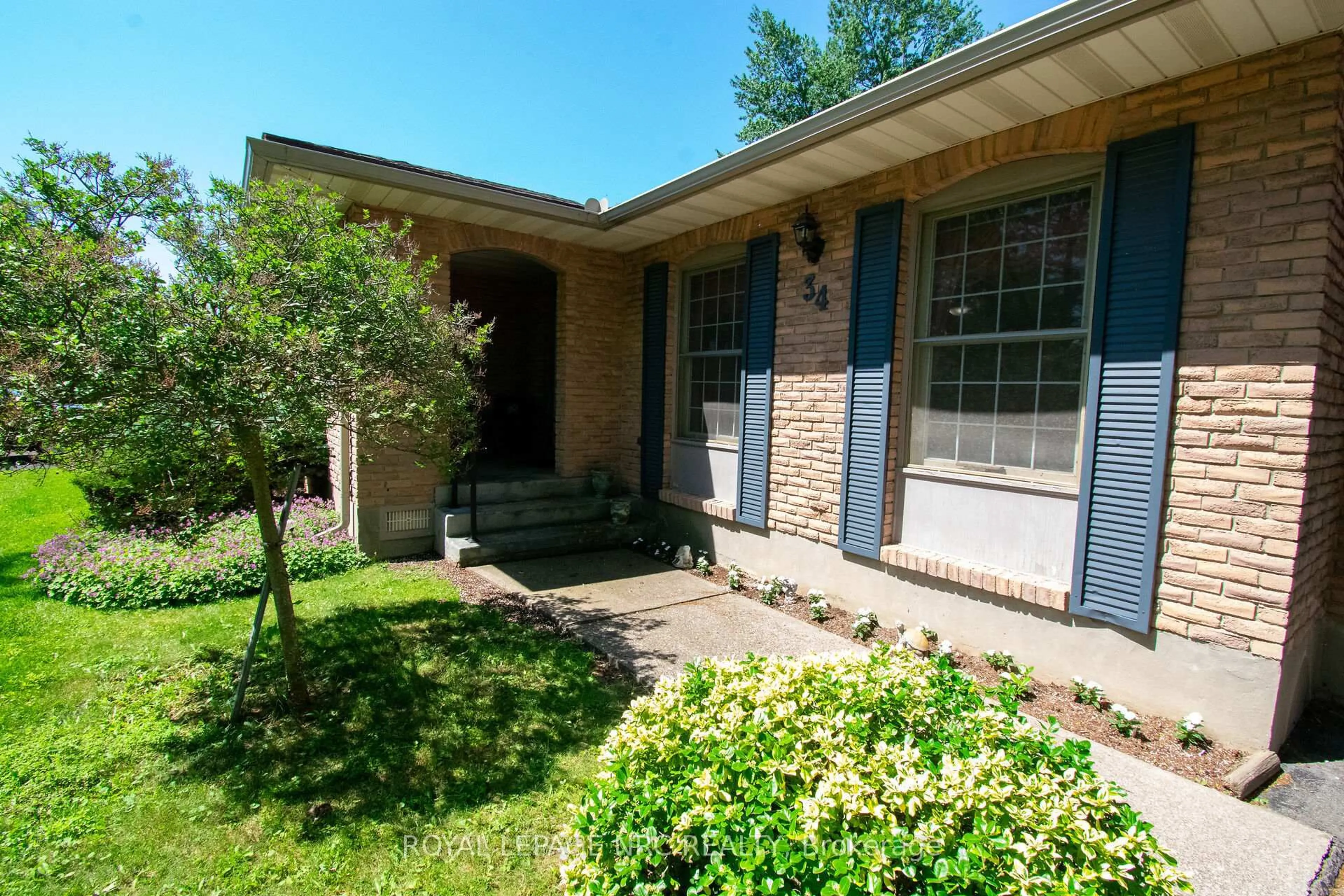 Home with brick exterior material, street for 34 Woodington Pl, Welland Ontario L3C 2J2