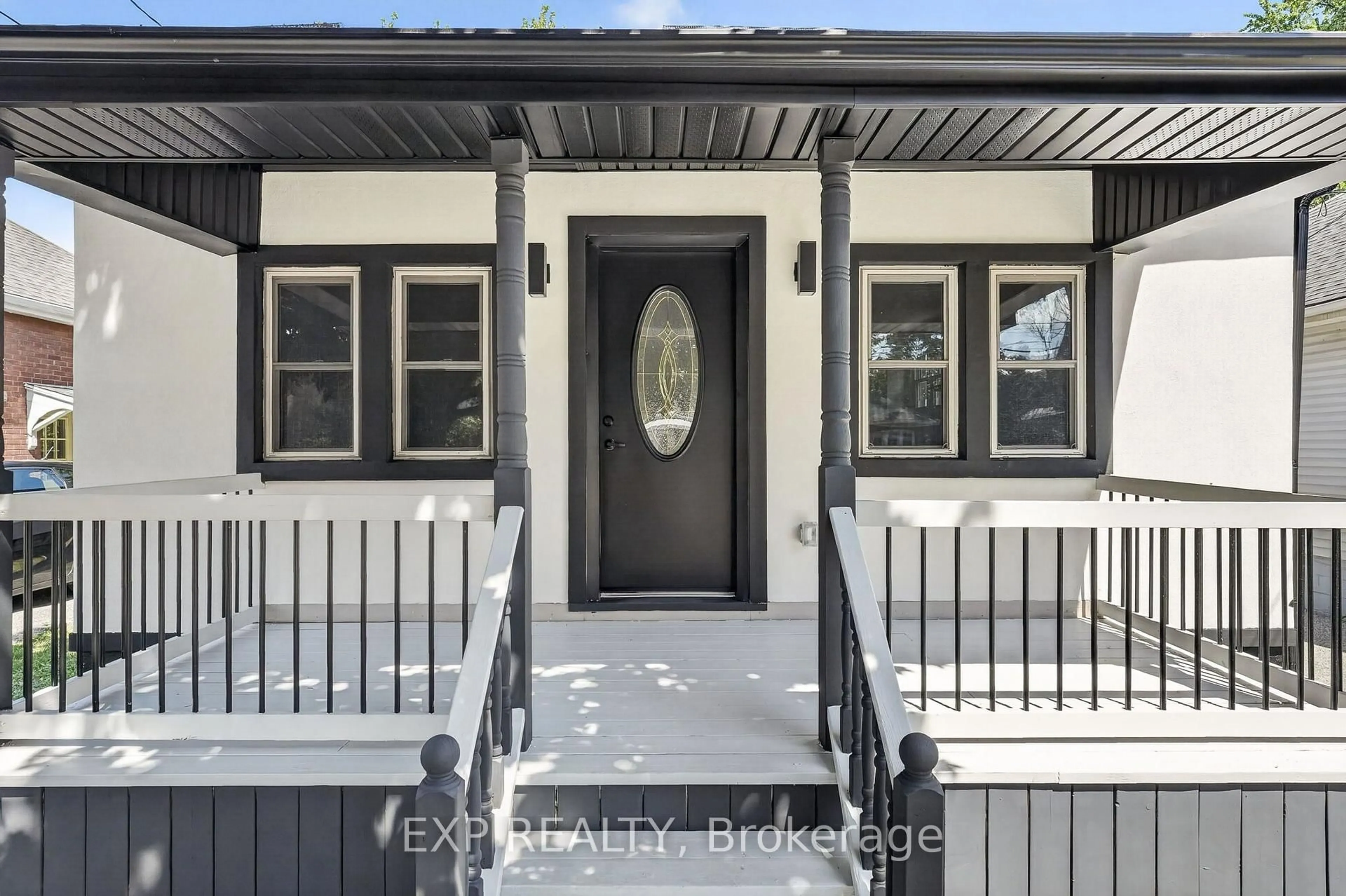 Indoor entryway for 43 Brucedale Ave, Hamilton Ontario L9A 1N1