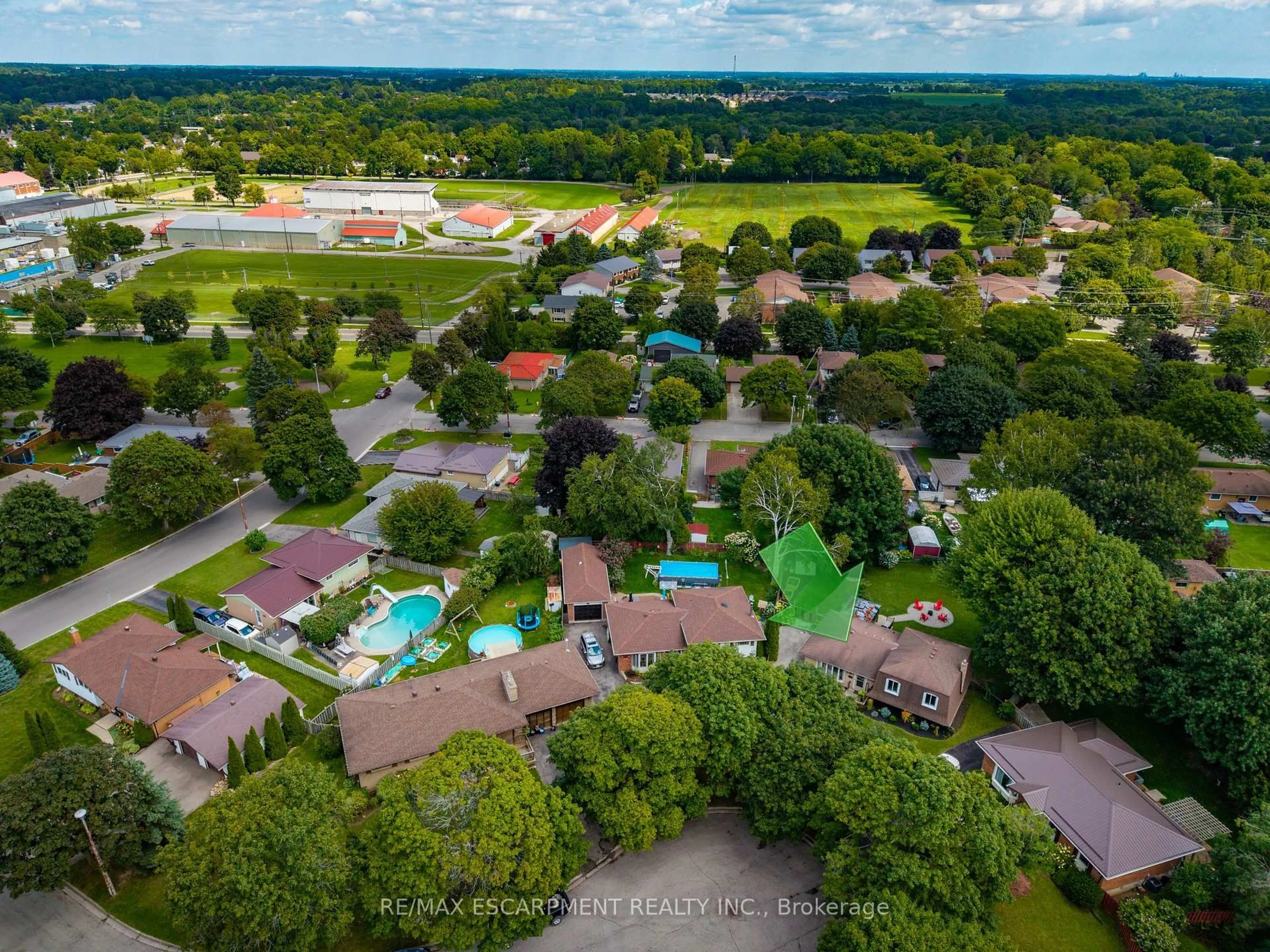 A pic from outside/outdoor area/front of a property/back of a property/a pic from drone, water/lake/river/ocean view for 9 Normandy Circ, Norfolk Ontario N3Y 4J6