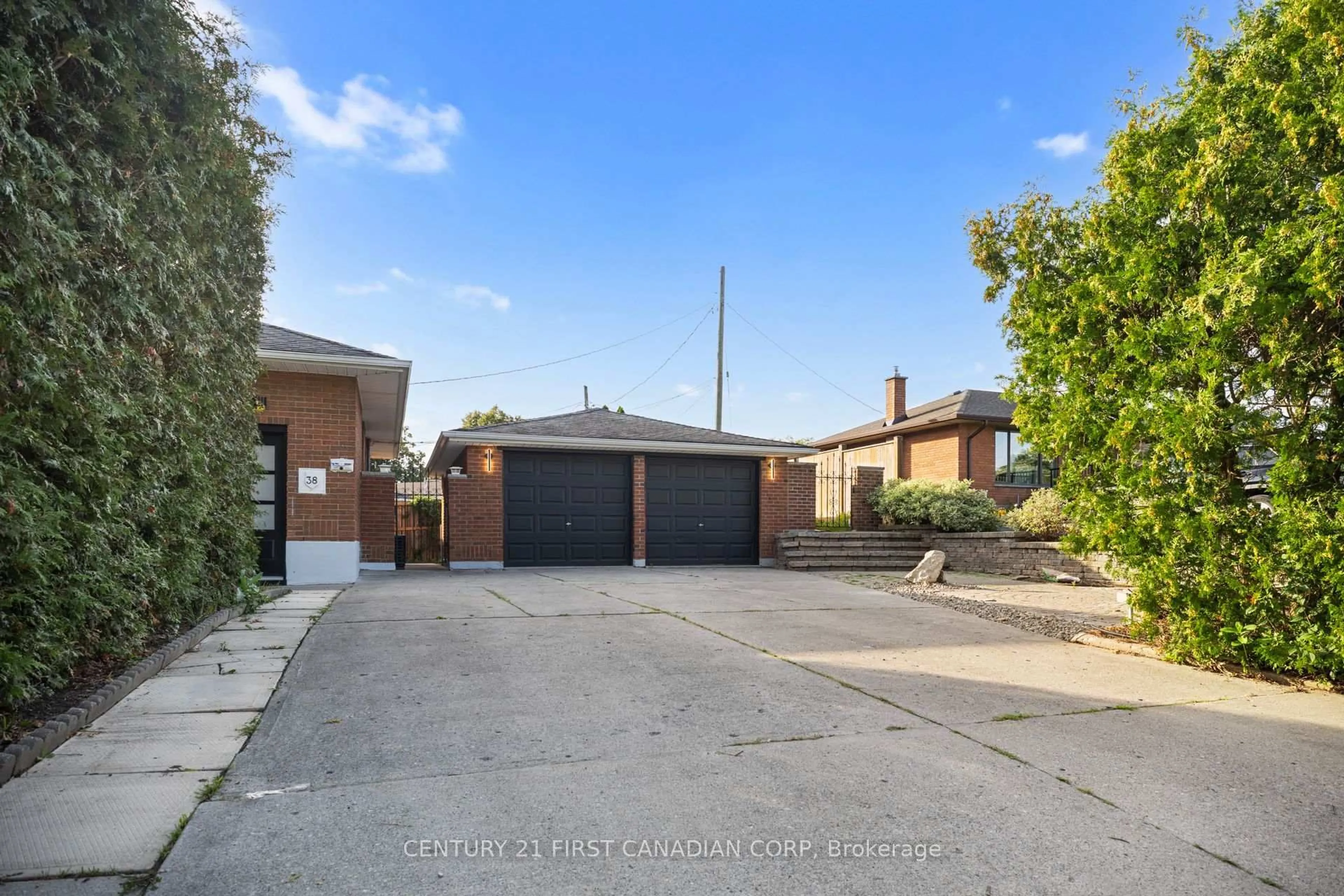 A pic from outside/outdoor area/front of a property/back of a property/a pic from drone, street for 38 silverdale Cres, London South Ontario N5Z 4A6