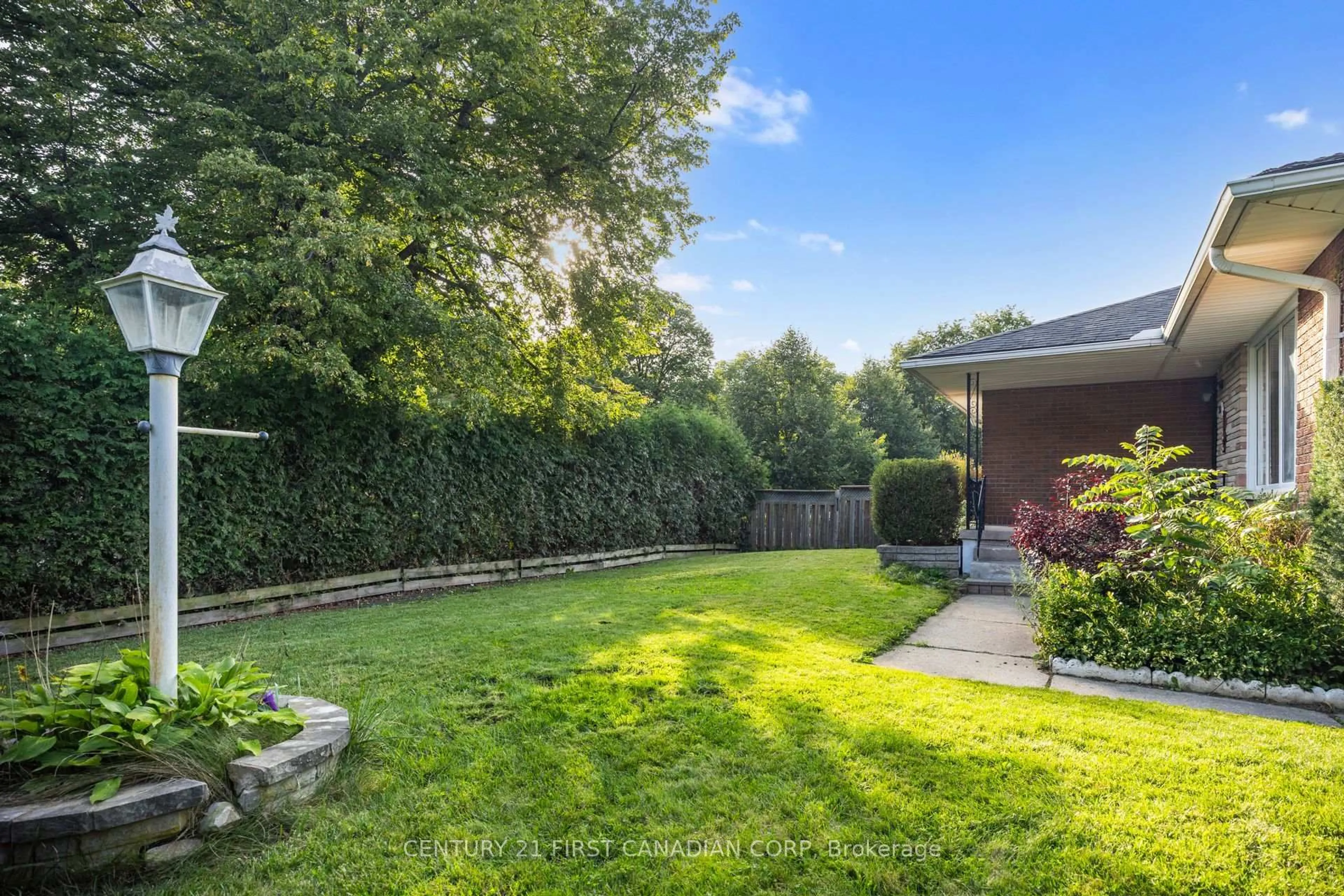 Patio, unknown for 38 silverdale Cres, London South Ontario N5Z 4A6