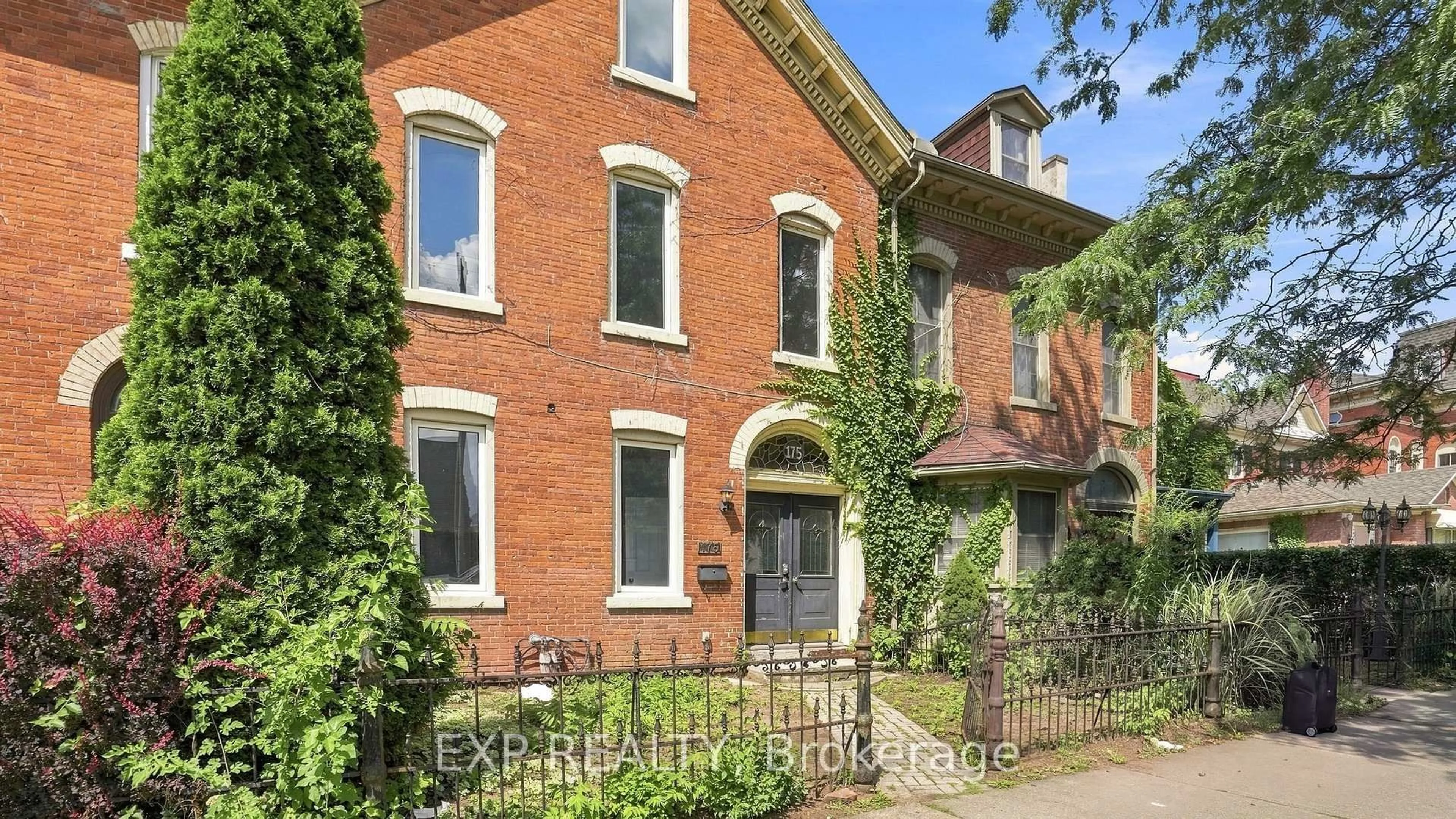Home with brick exterior material, street for 175 King St, St. Catharines Ontario L2R 3J5