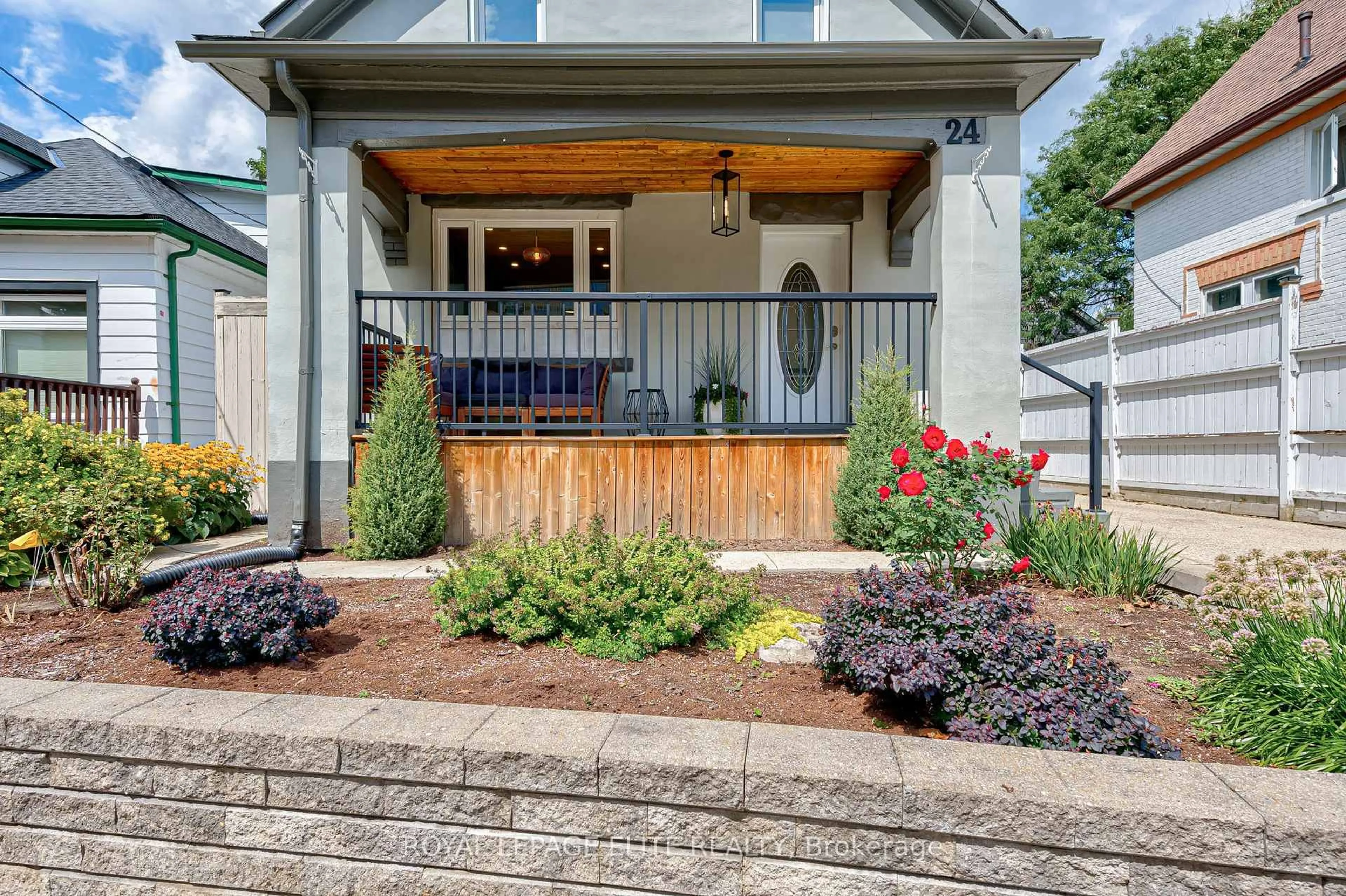 Indoor entryway for 24 Stahl Ave, Kitchener Ontario N2H 5R6