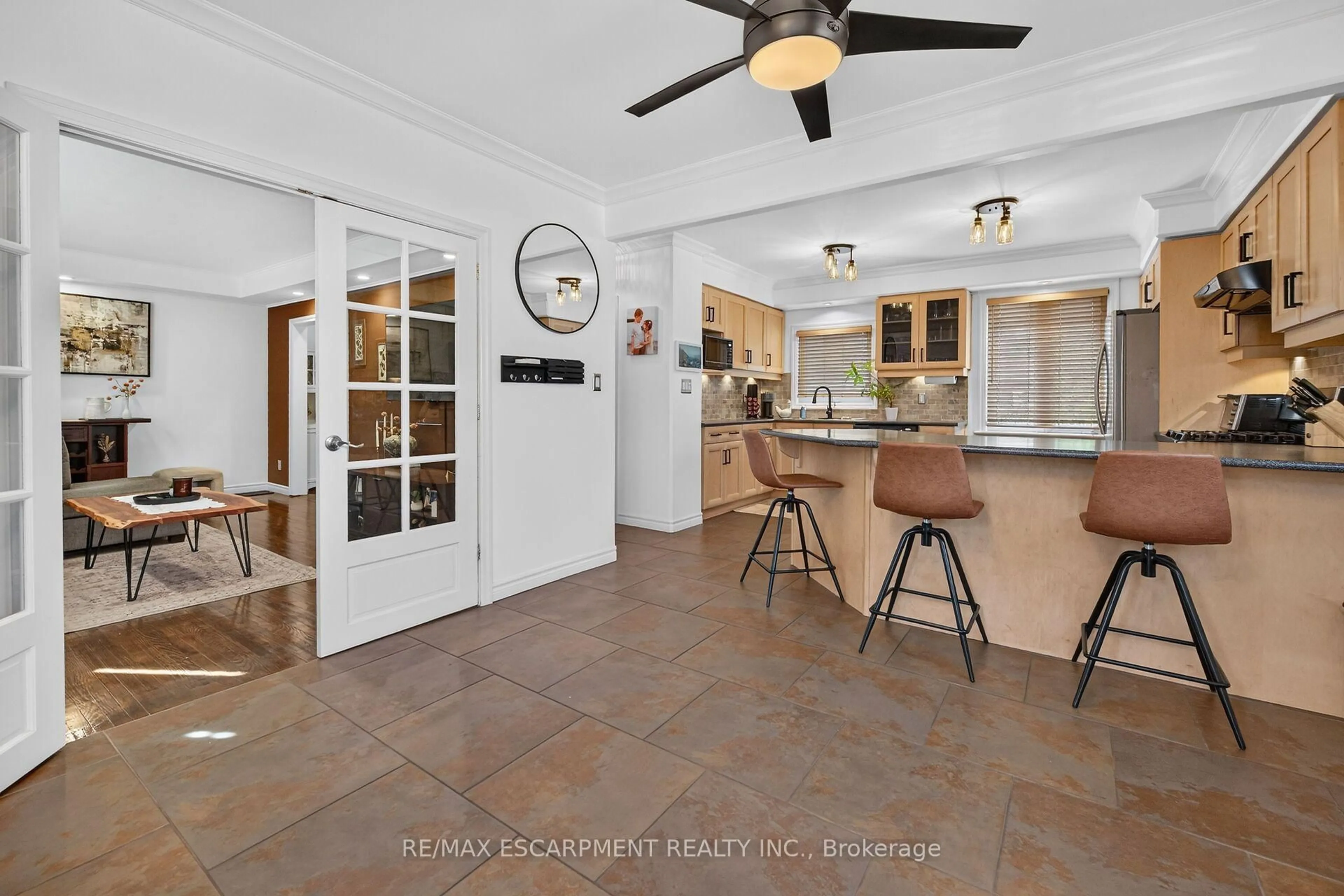 Open concept kitchen, ceramic/tile floor for 151 Hixon Rd, Hamilton Ontario L8K 2C3