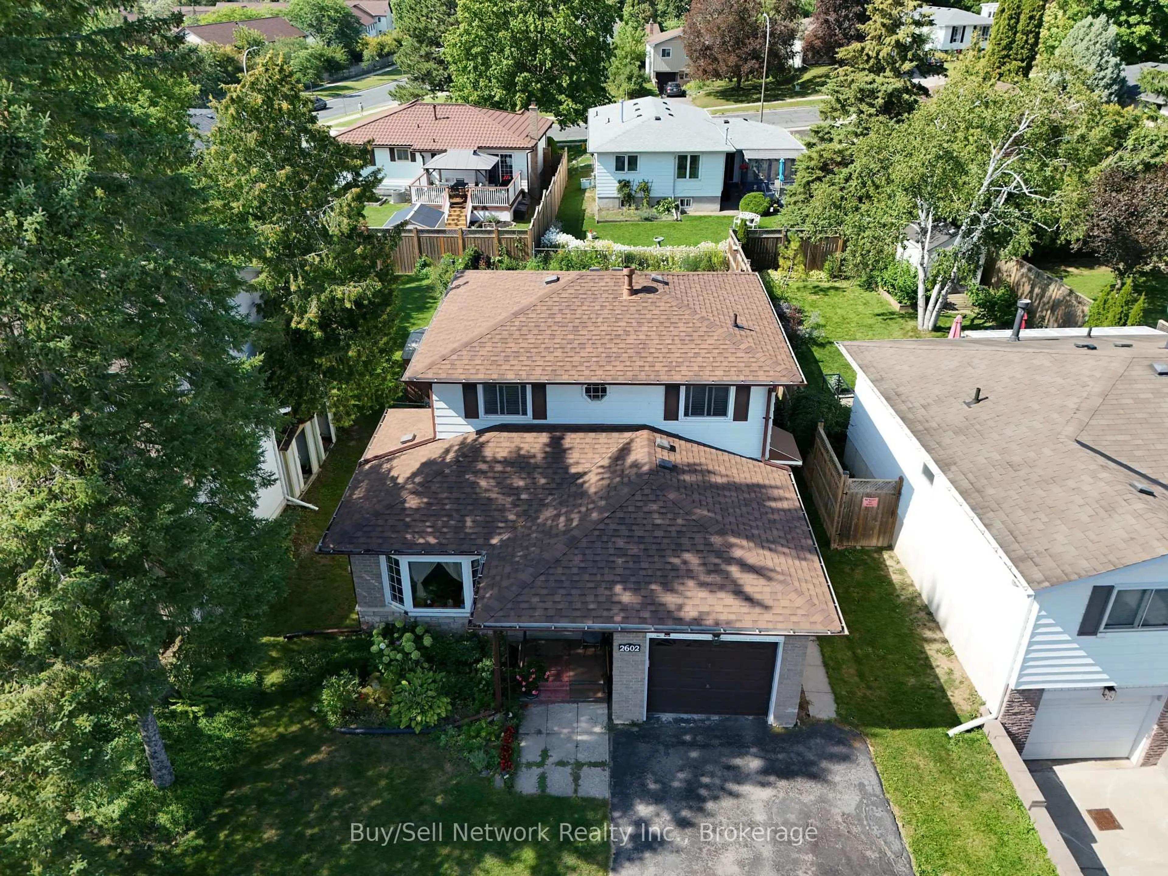 A pic from outside/outdoor area/front of a property/back of a property/a pic from drone, street for 2602 Ridgetop Cres, Peterborough Ontario K9L 1H9