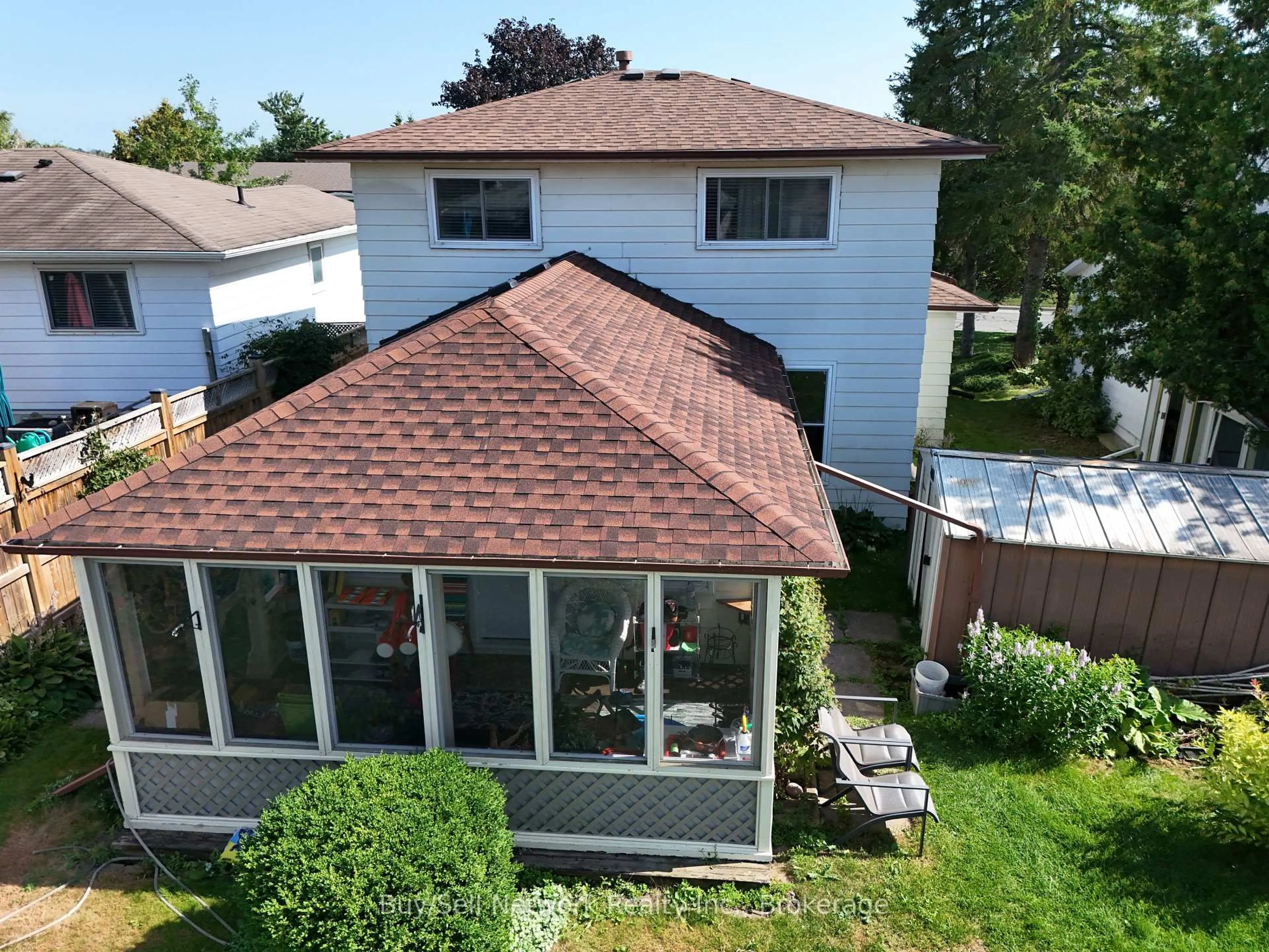 A pic from outside/outdoor area/front of a property/back of a property/a pic from drone, unknown for 2602 Ridgetop Cres, Peterborough Ontario K9L 1H9