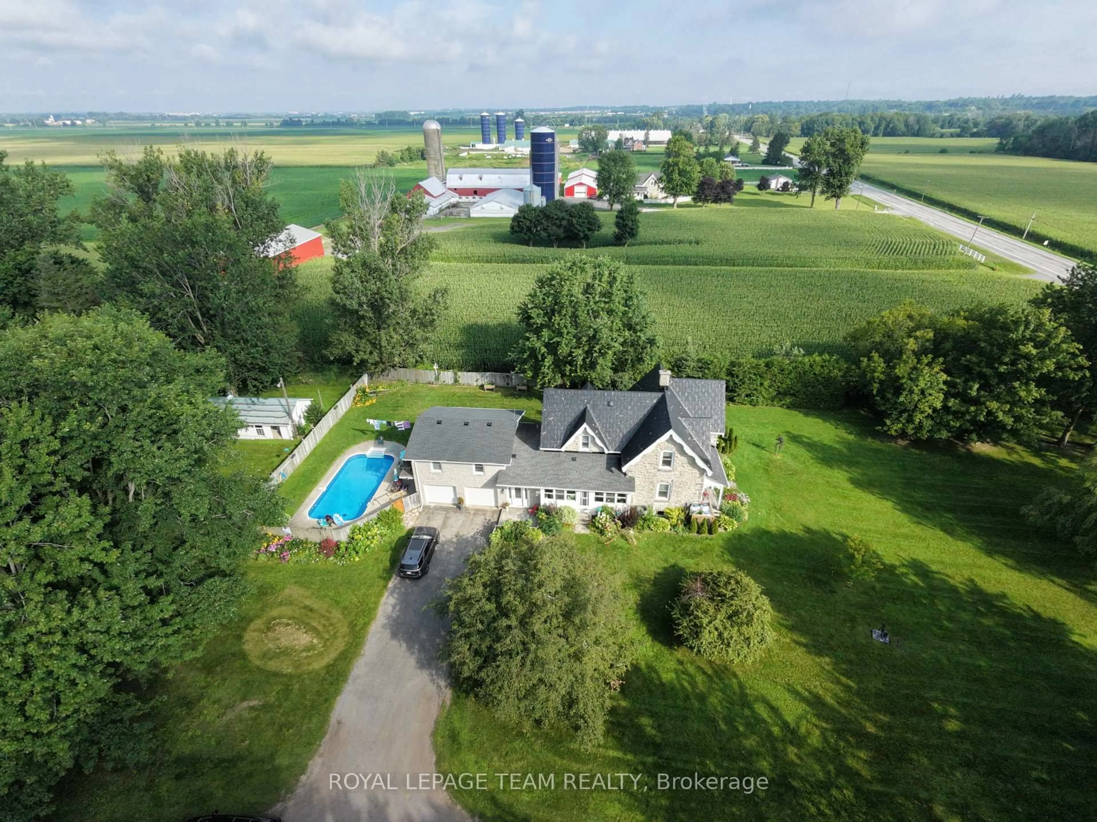 A pic from outside/outdoor area/front of a property/back of a property/a pic from drone, unknown for 5961 Old Richmond Rd, Richmond Ontario K0A 2Z0