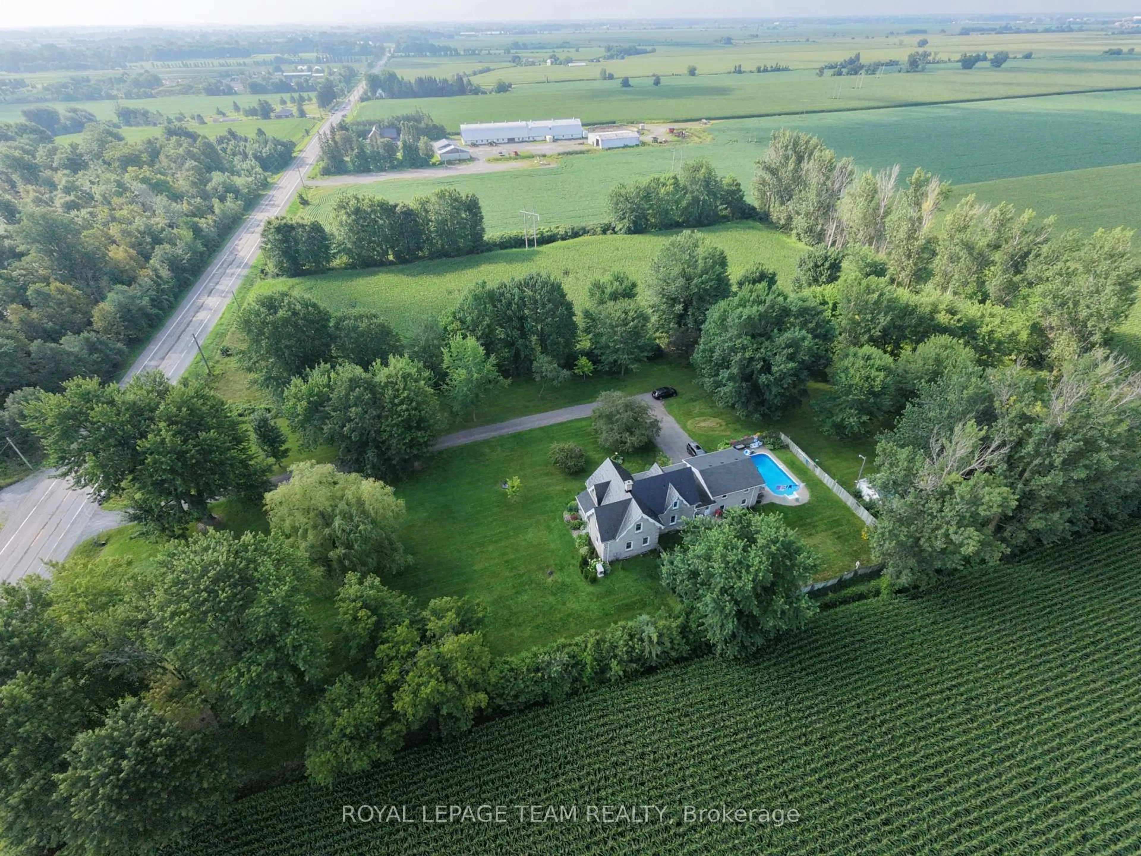 A pic from outside/outdoor area/front of a property/back of a property/a pic from drone, unknown for 5961 Old Richmond Rd, Richmond Ontario K0A 2Z0