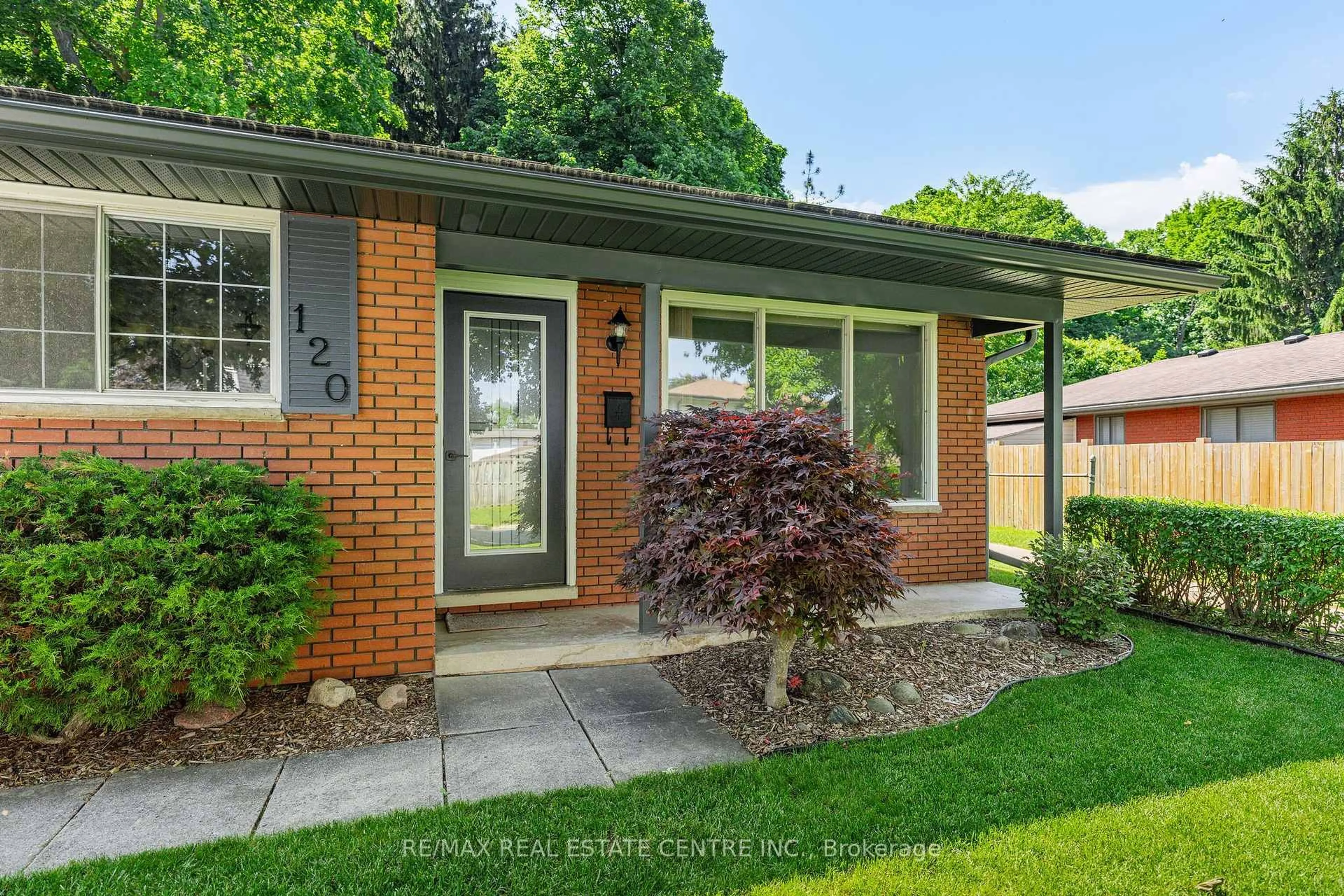 Home with brick exterior material, street for 120 Arrowhead Cres, Kitchener Ontario N2P 1B9