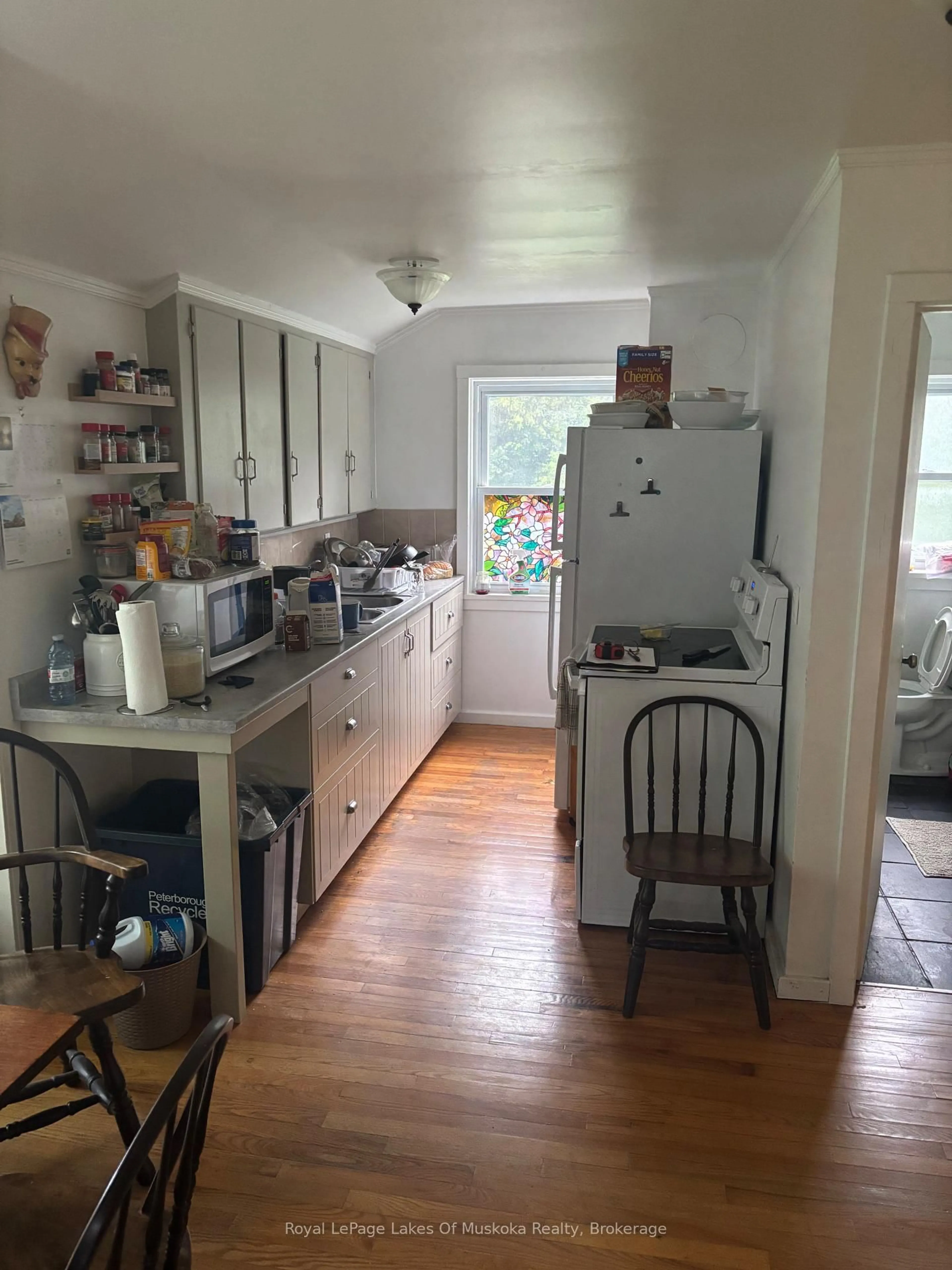 Standard kitchen, unknown for 26 Cann St, Huntsville Ontario P1H 1K7