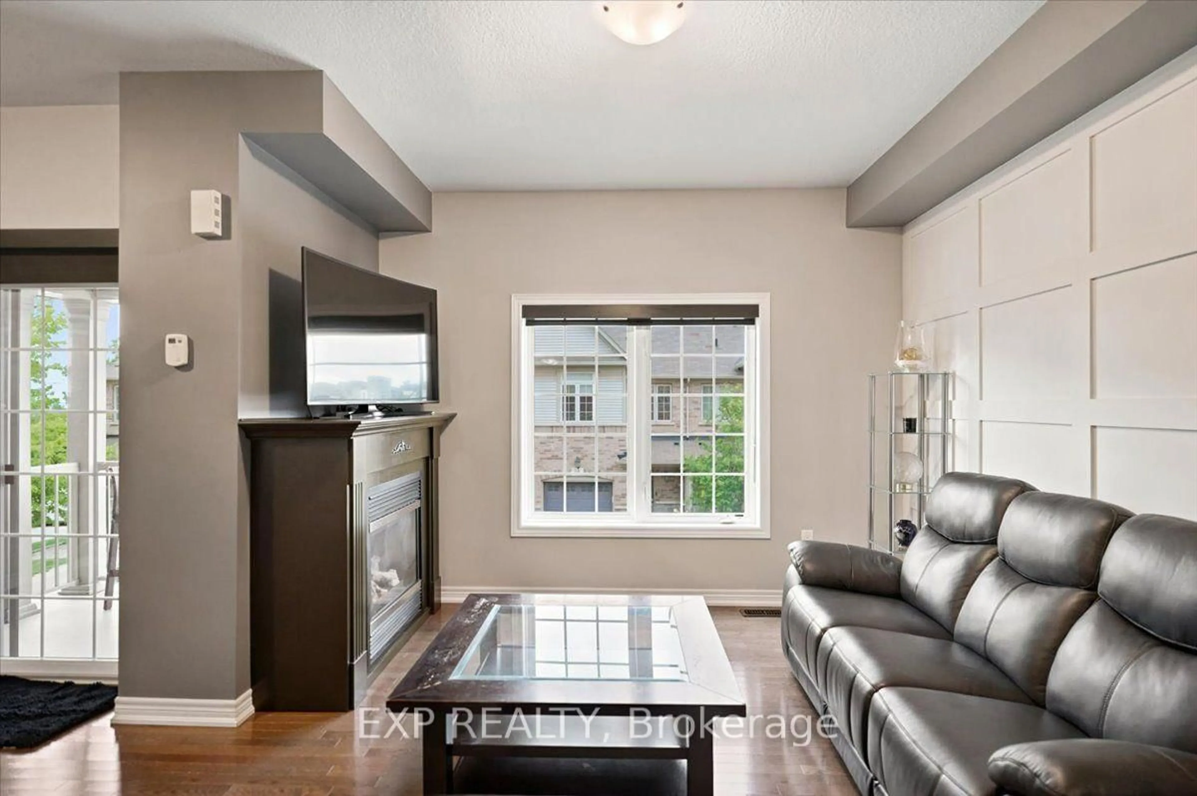 Living room with furniture, unknown for 515 Winston Rd #15, Grimsby Ontario L3M 0C8
